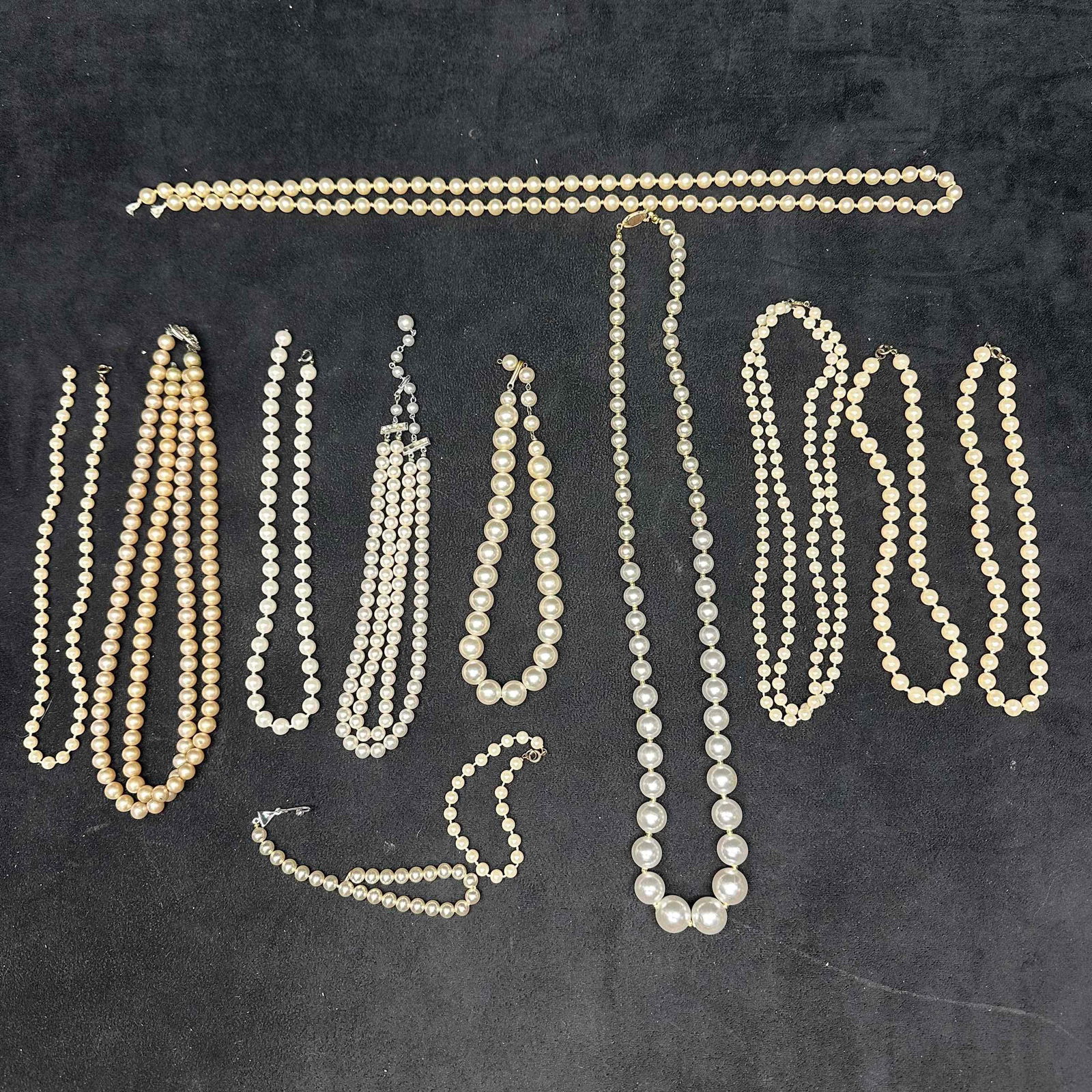 Lot of Costume Pearl Necklaces and Bracelets Assorted Strands Faux and Imitation Pearls (1 of 6)