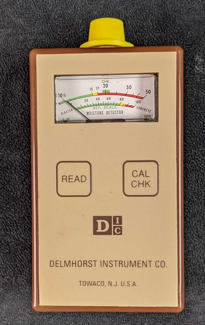 Vintage Delmhorst Moisture Meter With Case: Vintage Delmhorst Moisture Meter With Case. Comes with everything seen in images. Was tested and it powers on. The case is approx 12" x 7 1/2" x 2 1/2". Meter is in a good, vintage condition with
