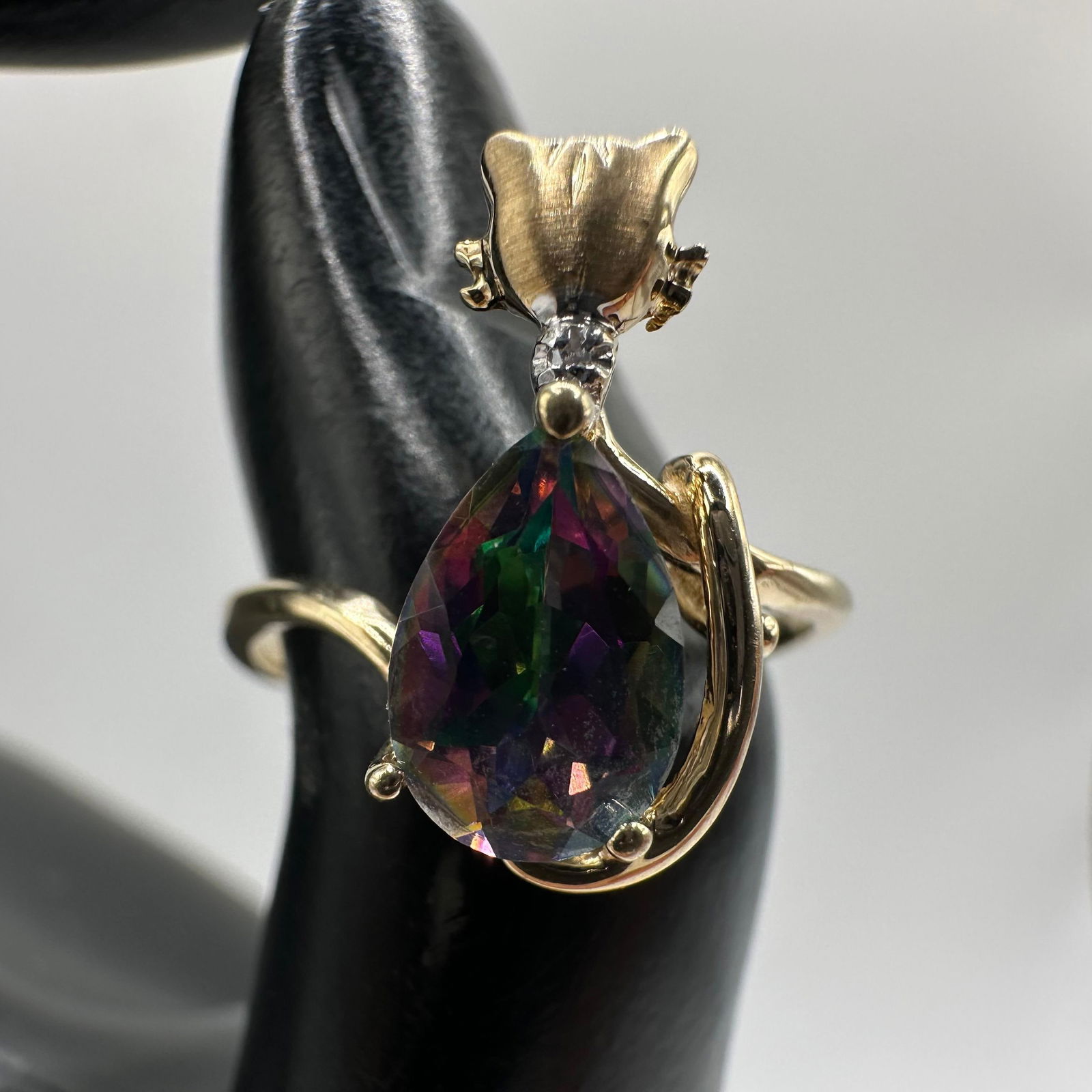 Pear Shaped Iridescent Mystic Style Topaz Cat Design 10K Gold Ring (1 of 6)