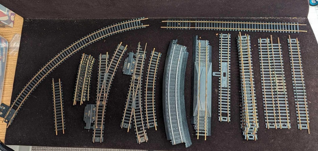 Assorted HO Scale Atlas AHM Lionel Tracks (1 of 9)