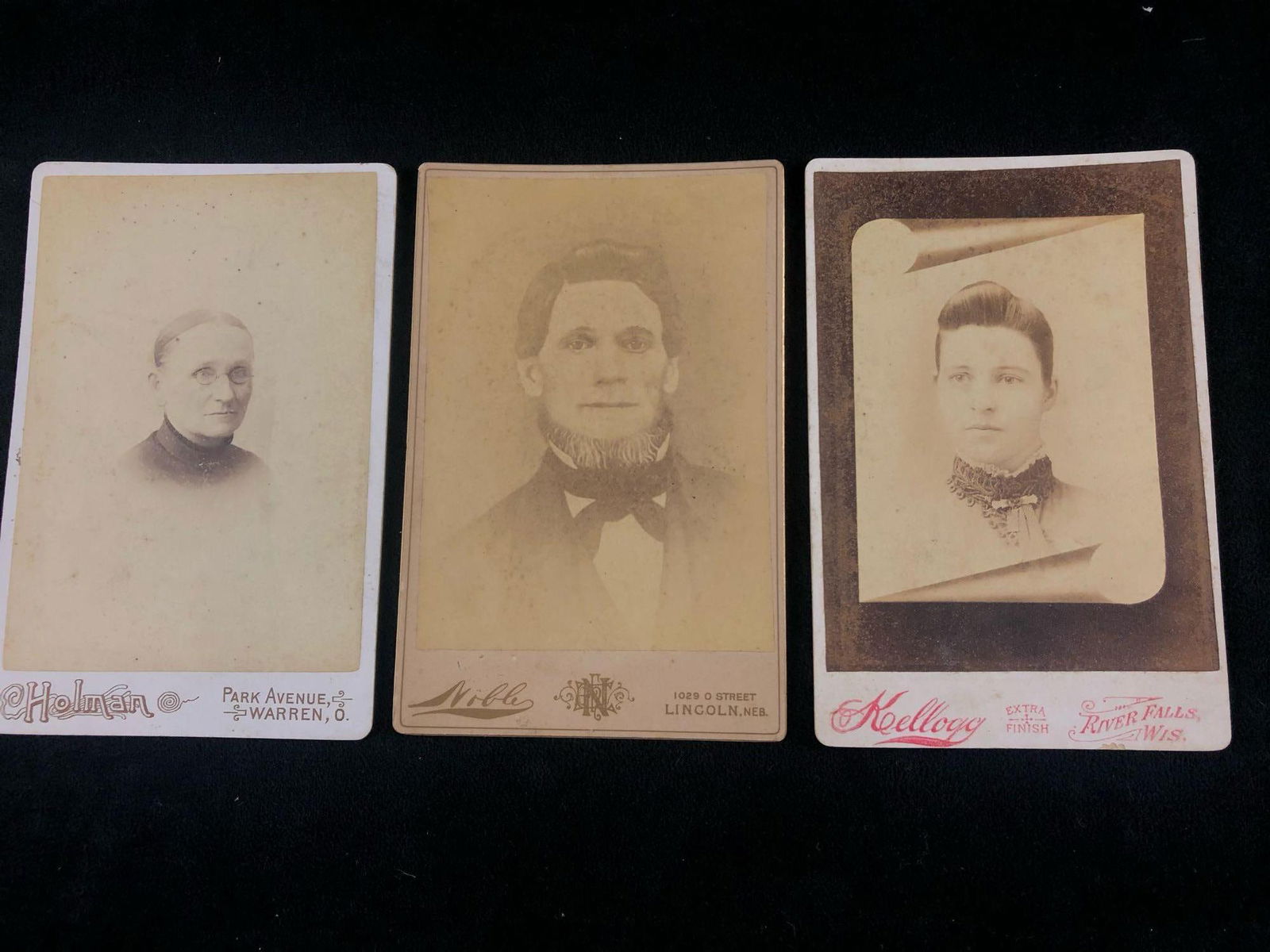 Antique Lot Of 3 Personal Portrait Photos: Antique Lot Of 3 Personal Portrait Photos .These photos come from three different studios . The following 4 x 6 are included: Woman portrait By Keellogg Woman portrait By Homan Park Ave Warren