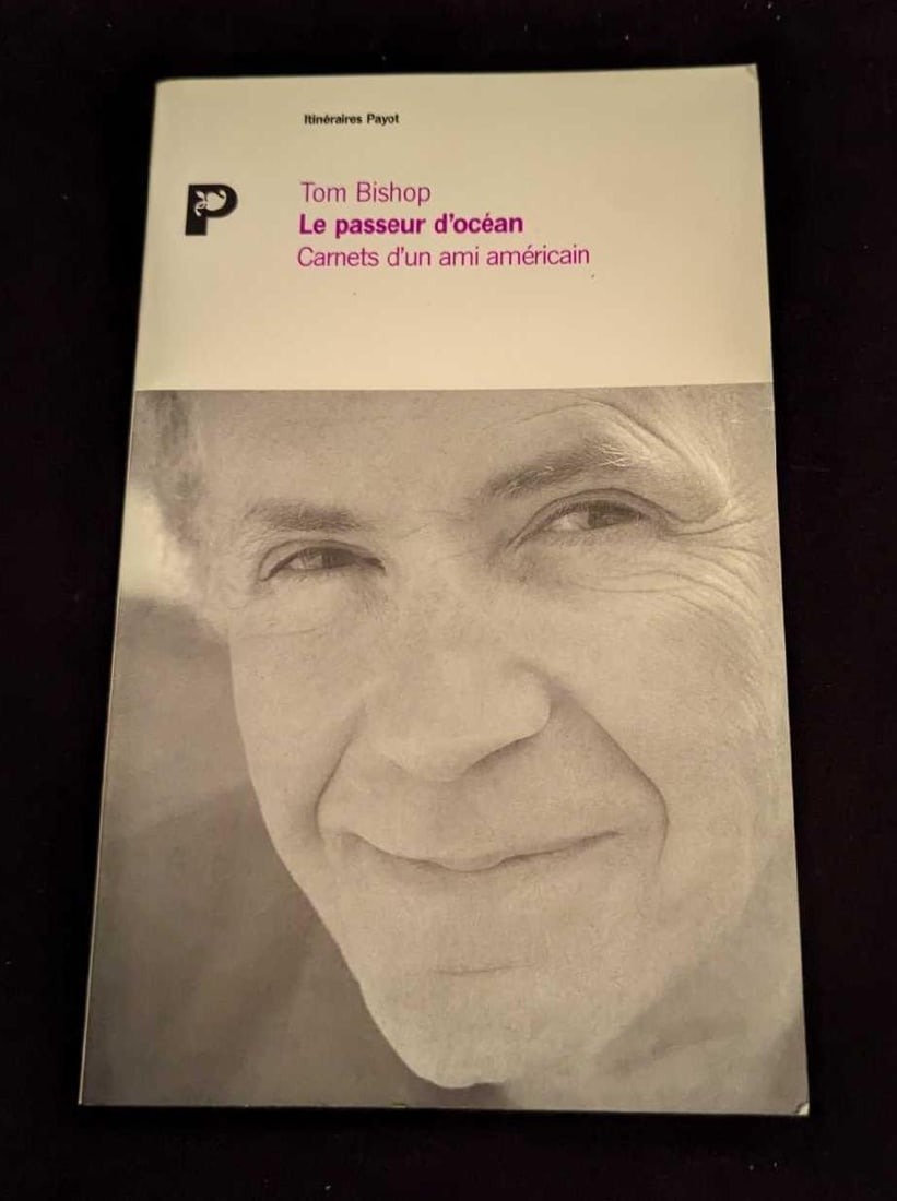 Signed Tom Bishop Le passeur d'ocean Carnets d'un ami americain: Signed Tom Bishop Le passeur d'ocean Carnets d'un ami americain. This was published by Editions Payot (Paris) in 1989. This softcover book is approx 5 1/2" x 1/2" x 8 3/4" and it weighs 0.58lb. The