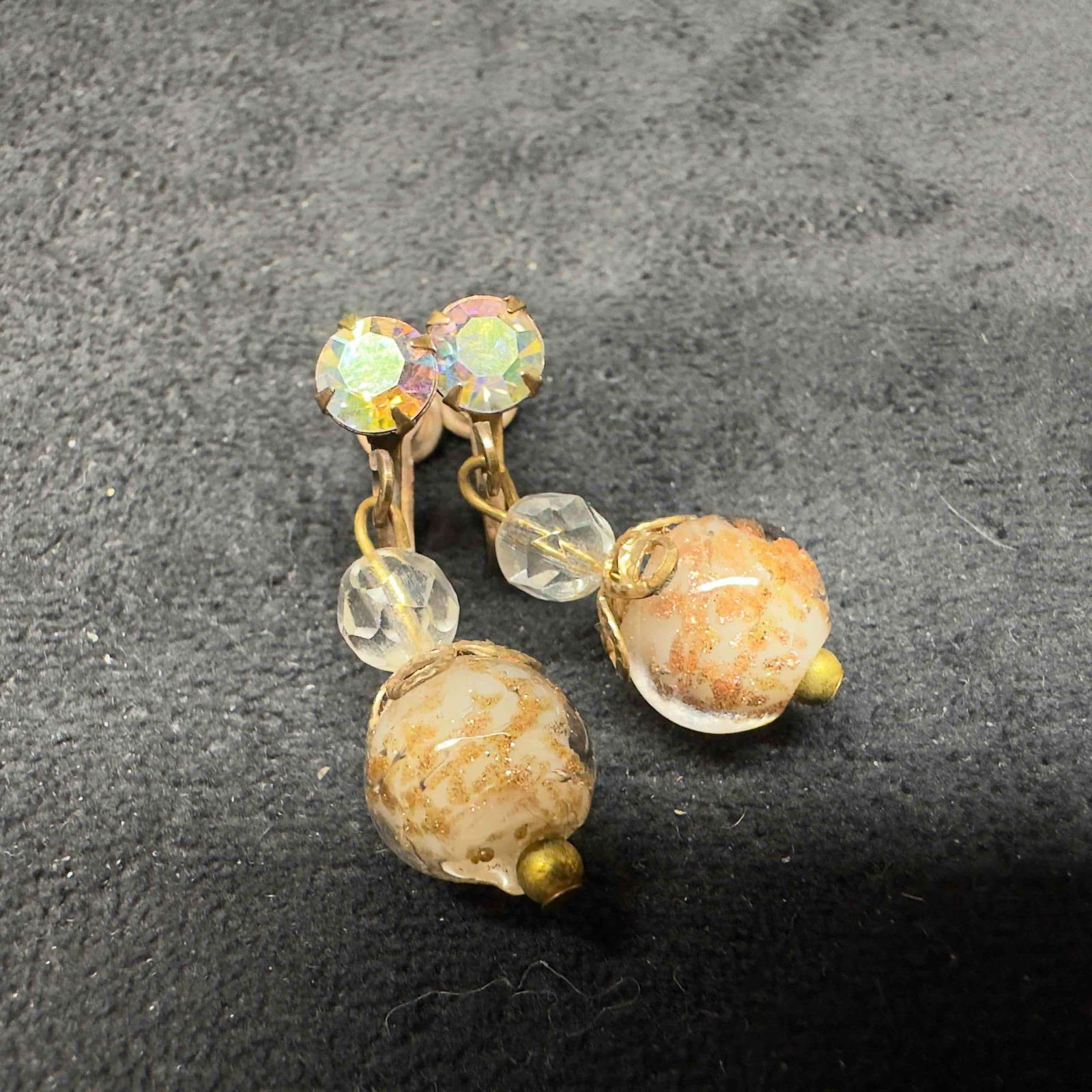 Murano Venetian Art Glass Lamp Work Clear White Copper Round Bead Dangle Earrings D44: Murano Venetian Art Glass Lamp Work Clear White Copper Round Bead Dangle Earrings D44. Earrings with clear white colored glass beads with beautiful hand painted designs on each. The earrings feature