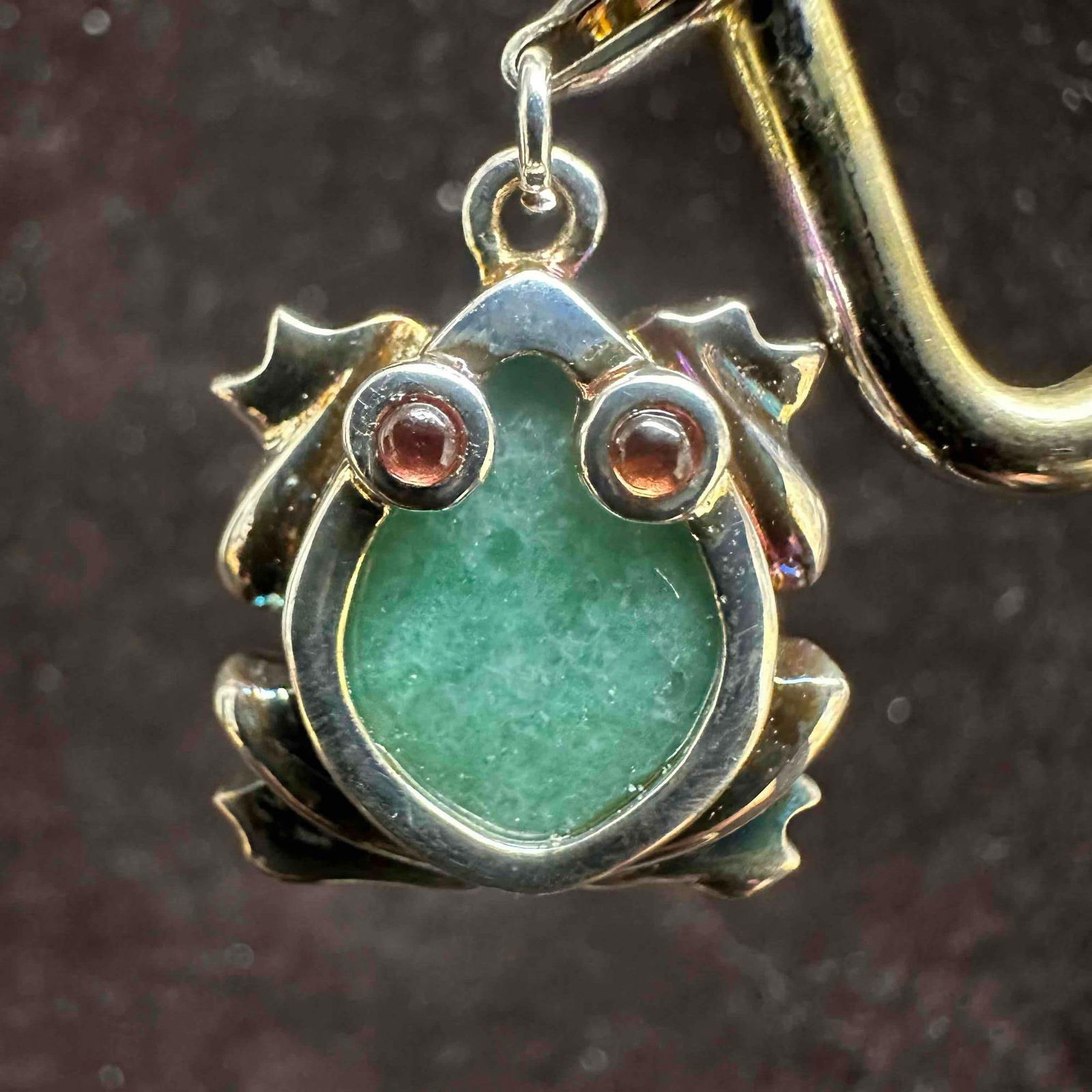 Jade Garnet Frog Sterling Silver 925 Charm: This item is in good pre-owned, previously used/displayed condition with noticeable light wear, and surface scratches. Please reference all photos for full details. This piece of jewelry has been