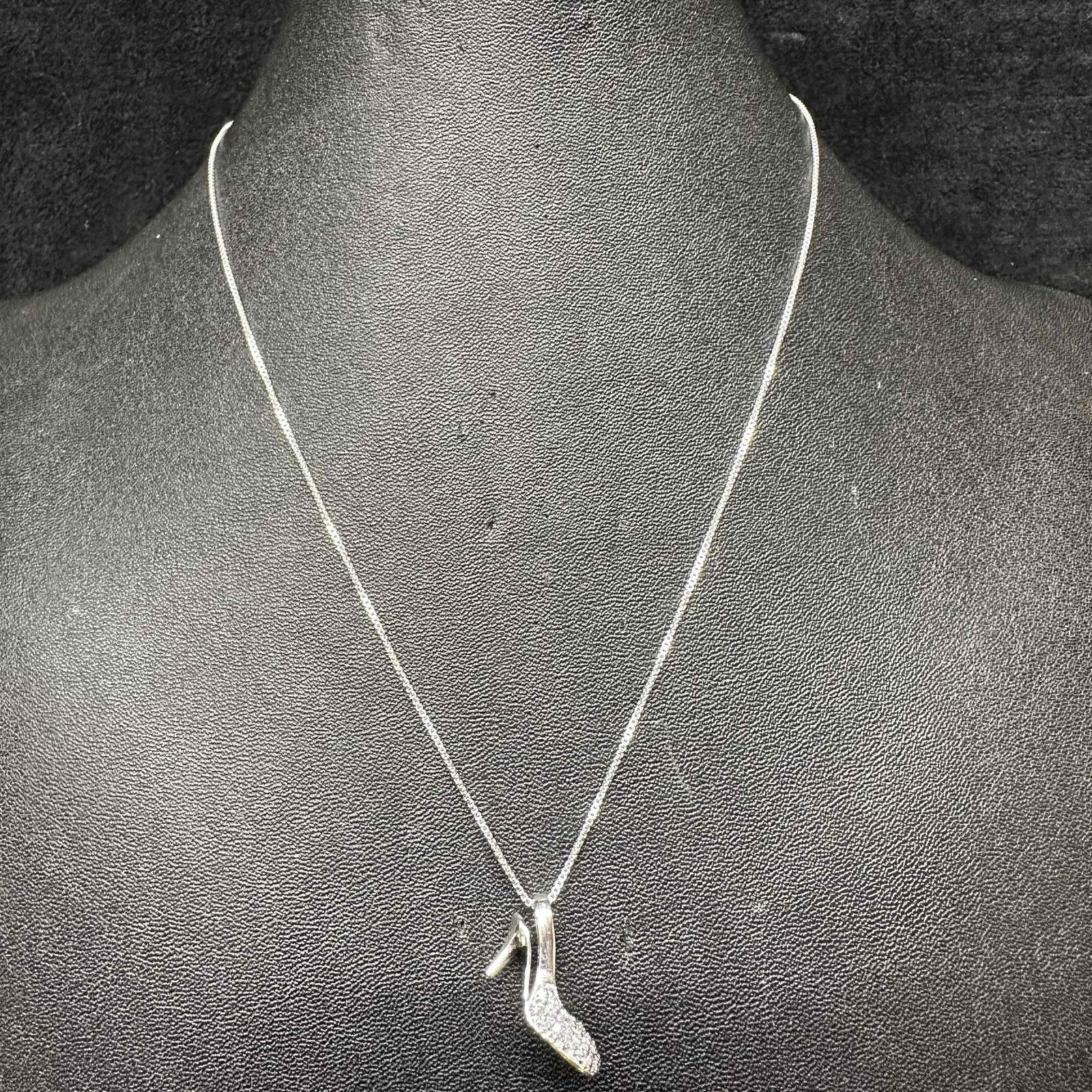 FAS 925 High Heel Shoe Cubic Zirconia Sterling Silver Necklace F87: This item is in good pre-owned, previously used/displayed condition with noticeable light wear, and surface scratches. Please reference all photos for full details. This piece of jewelry has been
