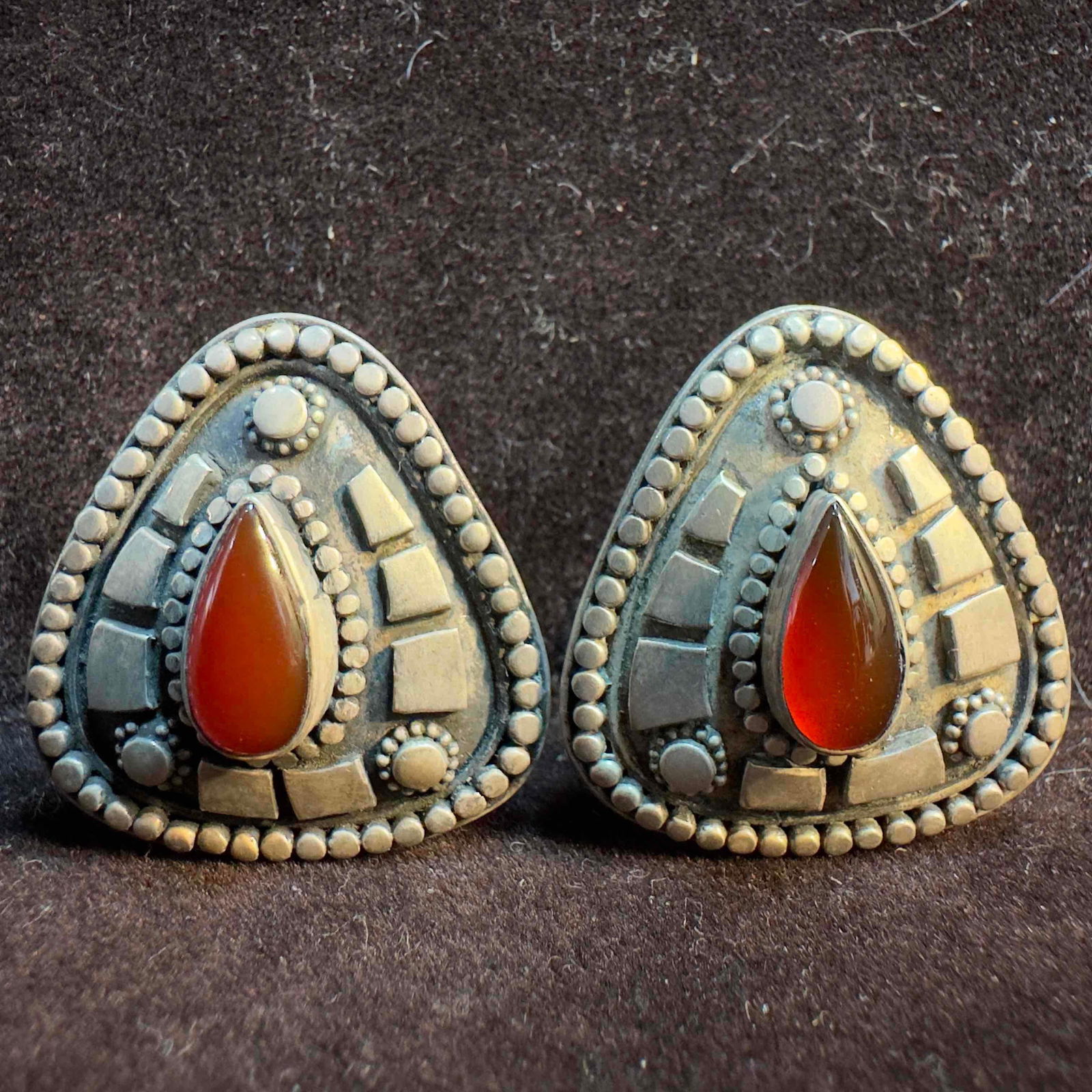 Carnelian Cabochon Tear Drop Accent Sterling Earrings C1: This item is in good pre-owned, previously used/displayed condition with noticeable light wear, and surface scratches. Please reference all photos for full details. This piece of jewelry has been test