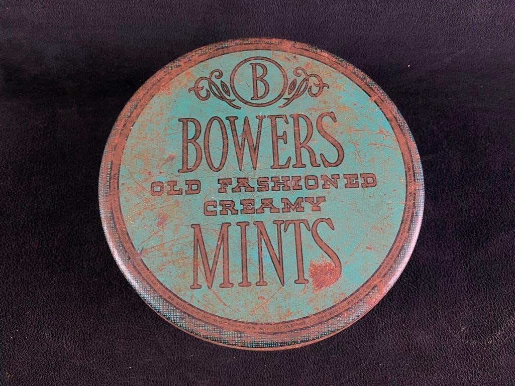 Vintage "Bowers Old Fashioned Creamy Mints" Tin: Vintage "Bowers Old Fashioned Creamy Mints" Tin Vintage mint tin, in good condition with some scratches and light rust. Approximate size: 6" x 6" x 2.5" Approximate weight: