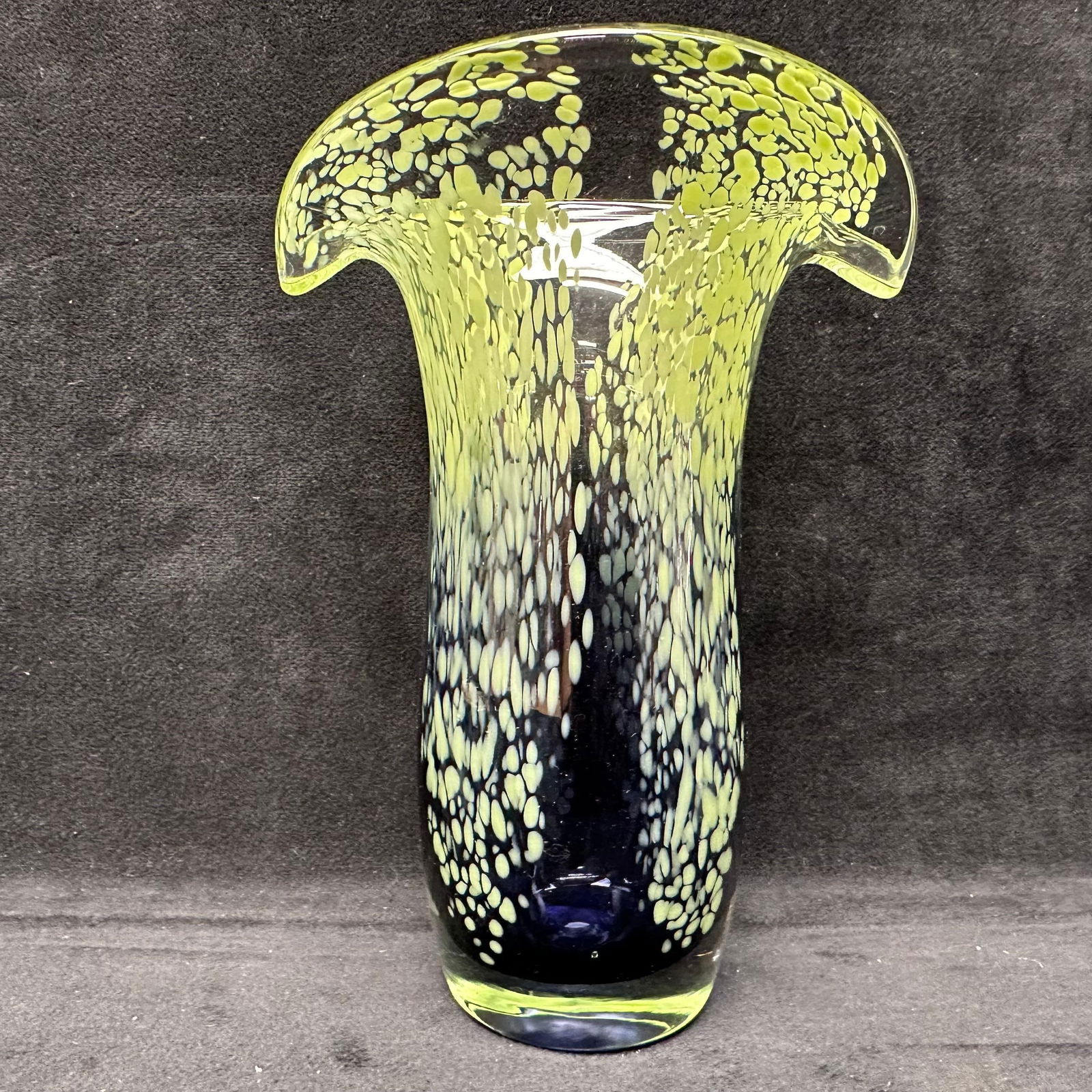 Green and Deep Cobalt Blue Art Glass Vase with Pulled Feather Rim Decoration (1 of 13)