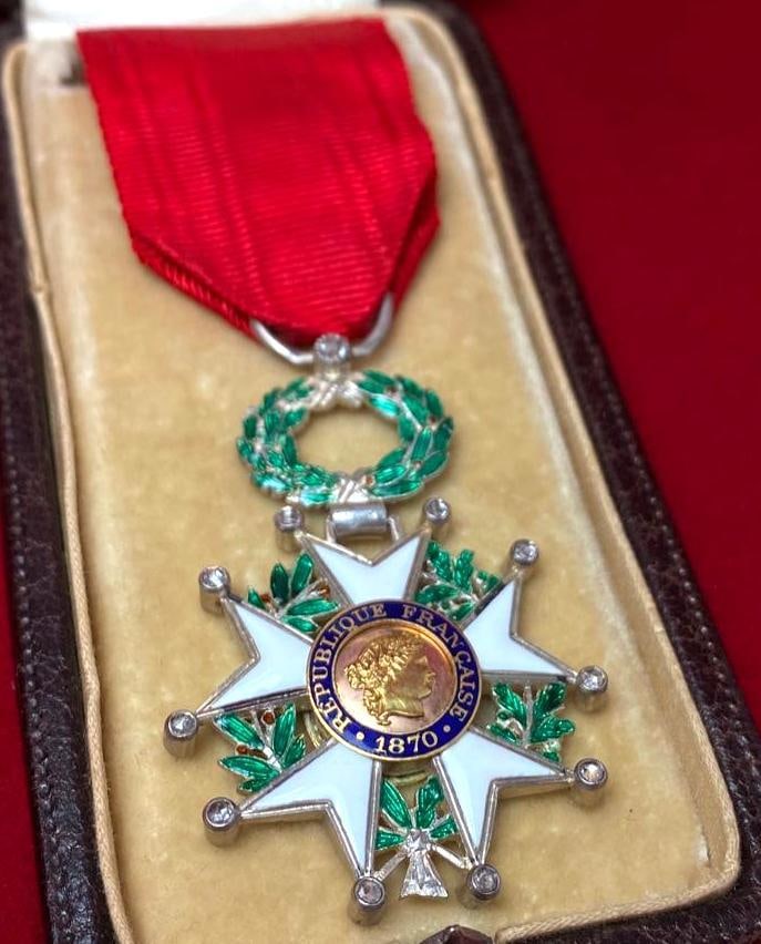 Legion D'Honneur Medal With Diamonds 3rd Republic (1 of 4)