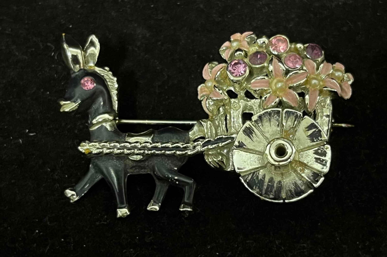Vintage Silver Tone Brooch Donkey Pulling A Flower Cart With Black Enamel And Rhinestones: This lot contains a Vintage Silver Tone Brooch Donkey Pulling A Flower Cart With Black Enamel And Rhinestones. It is approx 2" x 1 1/2" x 1/2". The total weight is approx 0.6oz. Overall the brooch is
