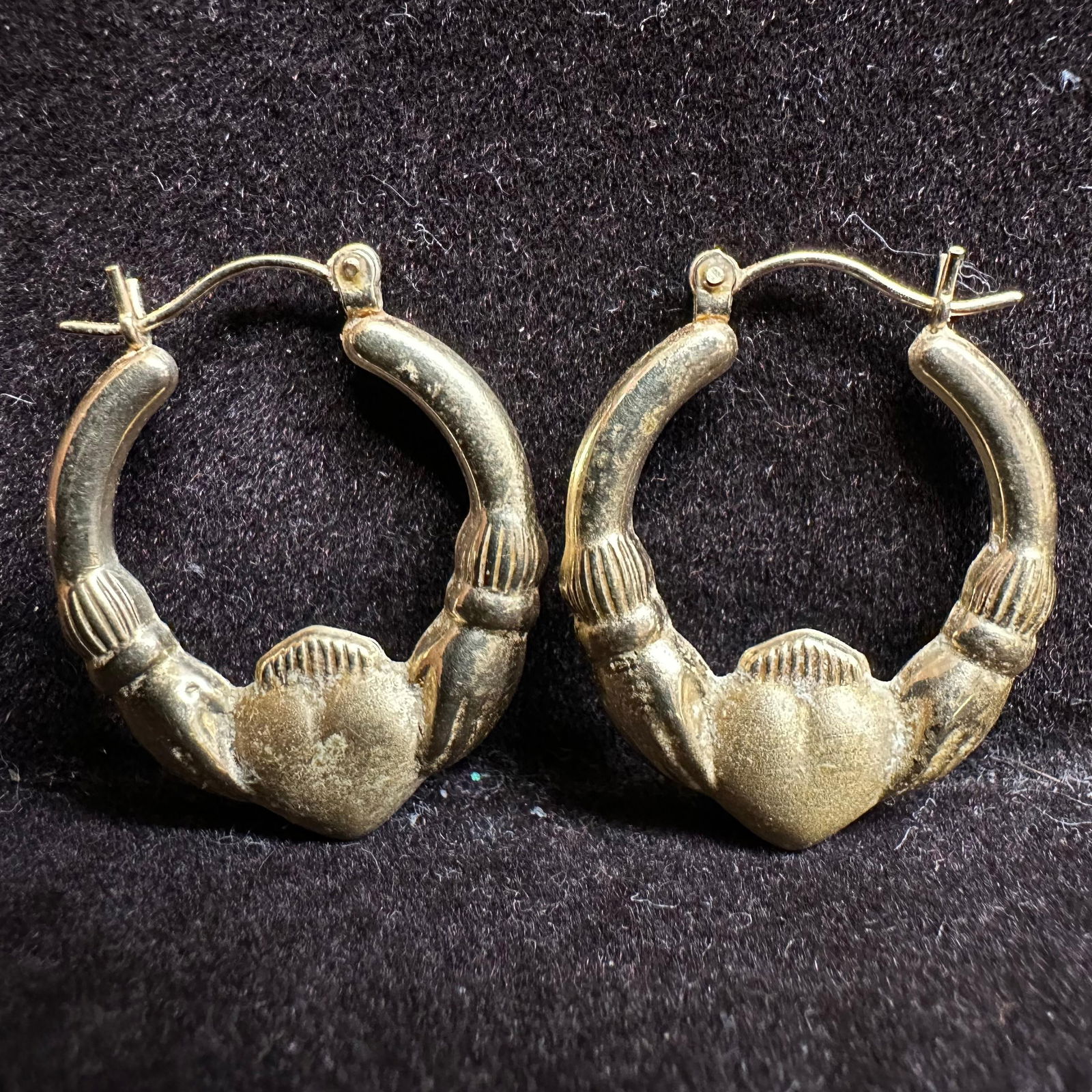 Irish Claddagh Hoop 14K Gold Earrings: This item is in good pre-owned, previously used/displayed condition with noticeable light wear and surface scratches. Please reference all photos for full details. This piece of jewelry has been