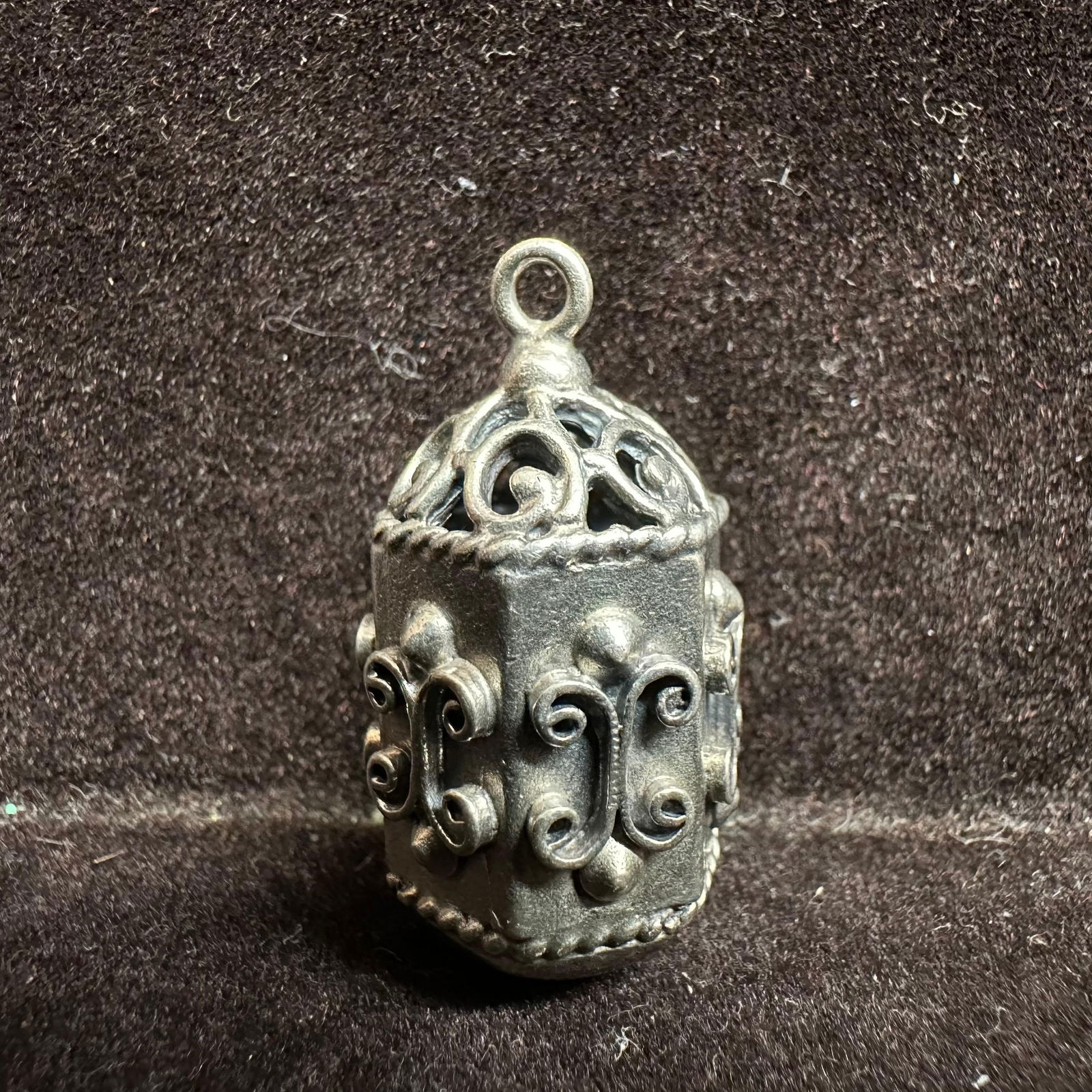 Silver Charm Scrollwork Art Deco Design T89 - 3