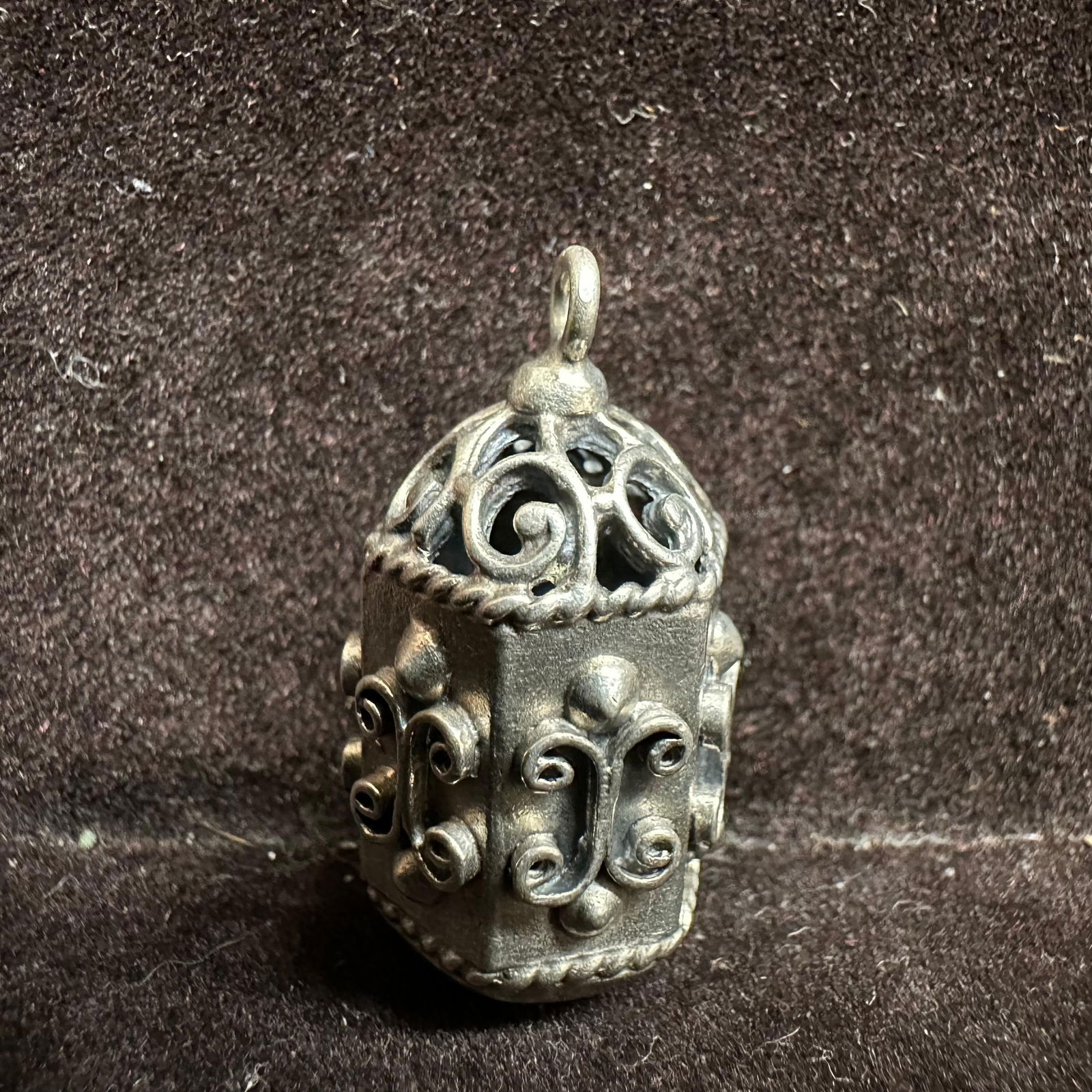 Silver Charm Scrollwork Art Deco Design T89 - 4