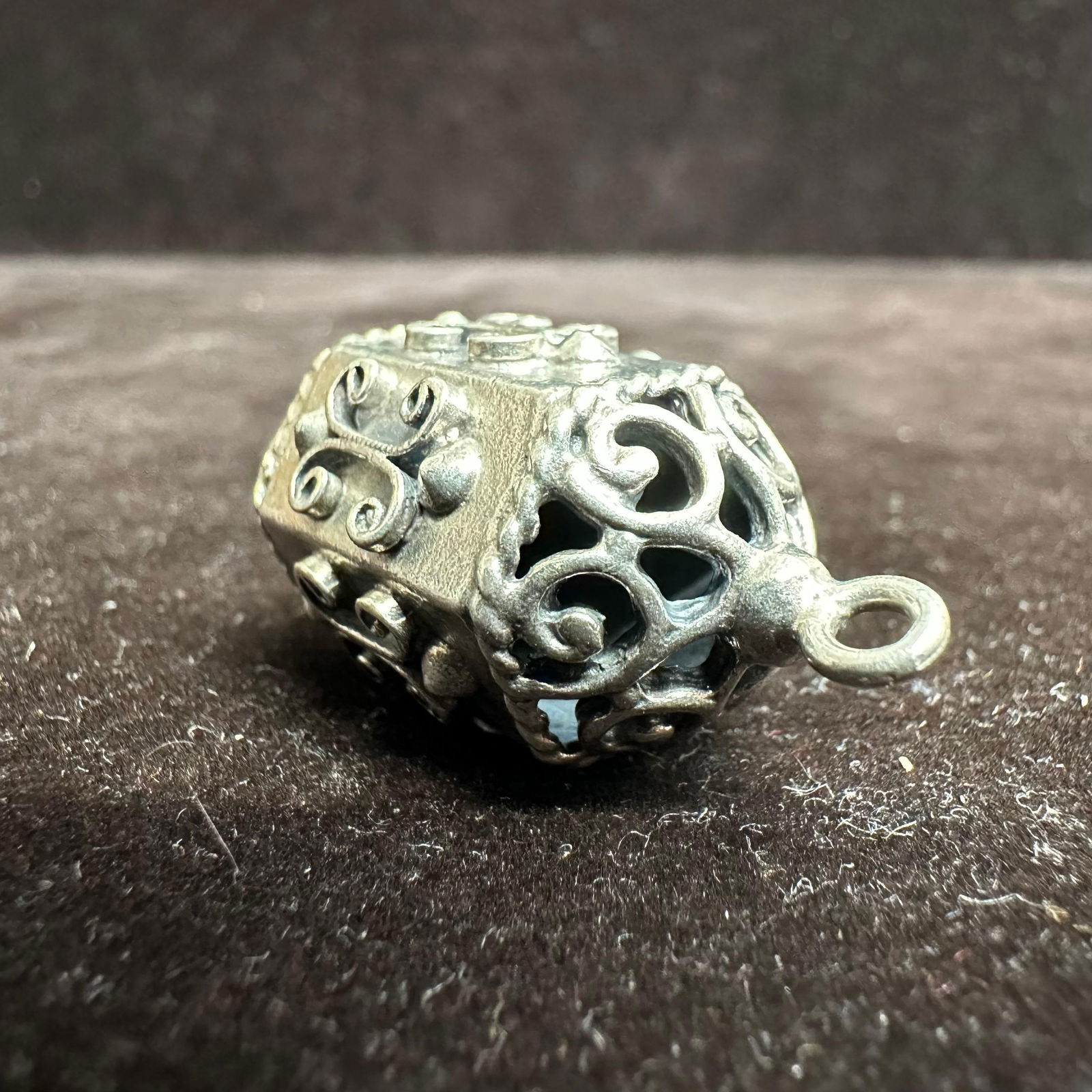 Silver Charm Scrollwork Art Deco Design T89 - 7