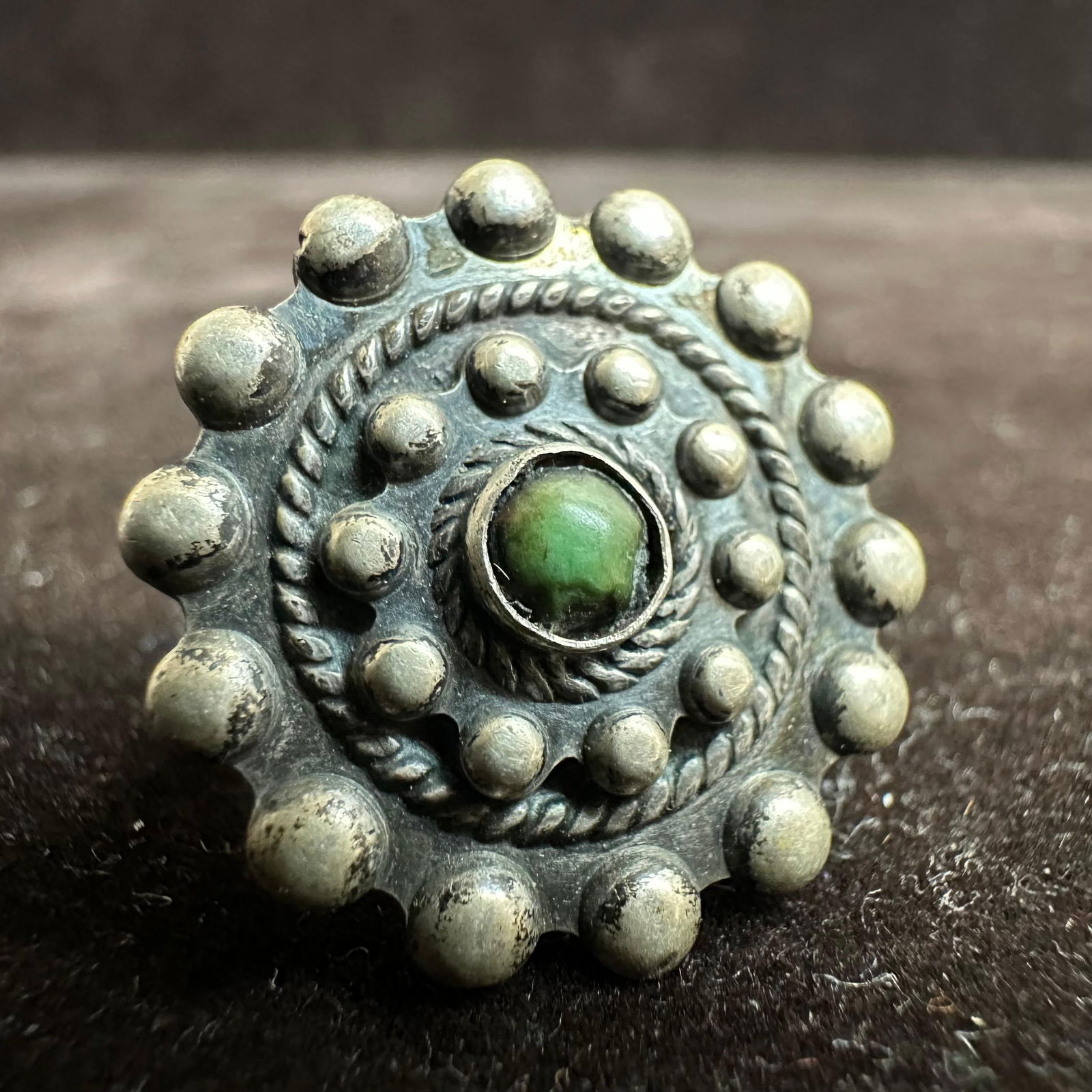 Artisan Southwestern Style Silver Ring Single Green Turquoise Stone T97: This item is in good pre-owned, previously used/displayed condition with noticeable light wear and surface scratches. Please reference all photos for full details. This piece of jewelry has been