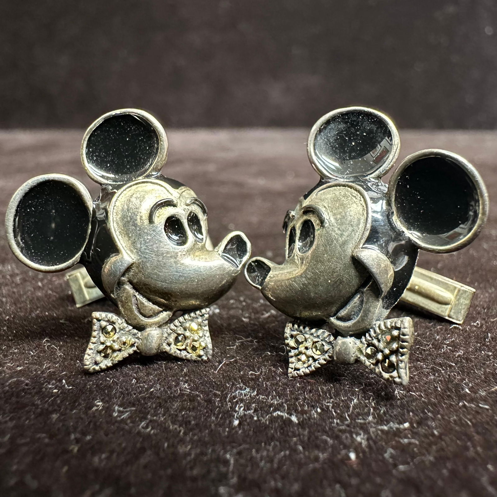 Disney Mickey Mouse Sterling Silver Enamel Marcasite Cufflinks T79: This item is in good pre-owned, previously used/displayed condition with noticeable light wear and surface scratches. Please reference all photos for full details. This piece of jewelry has been