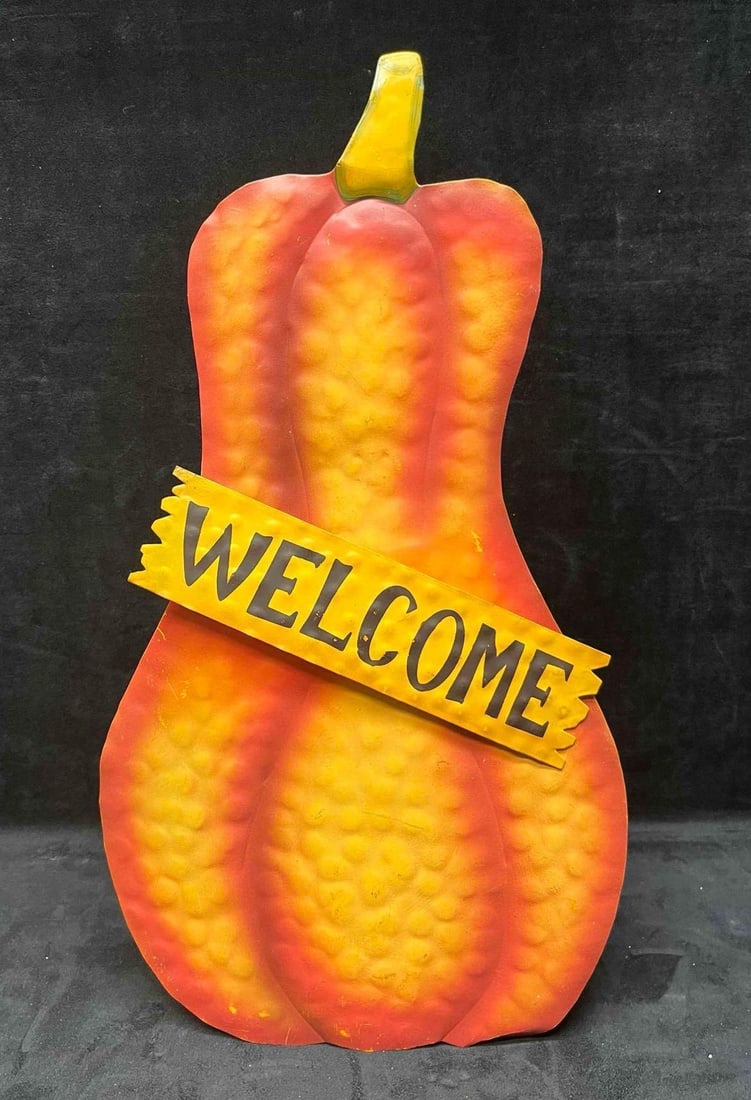 Halloween Decor Tin Sign Welcome Pumpkin: This lot contains a Halloween Decor Tin Sign Welcome Pumpkin. It is approx 18 1/4" x 9" x 1/4". Total weight is approx 0.6lbs. Overall the Tin sign is in good pre owned condition. Please reference