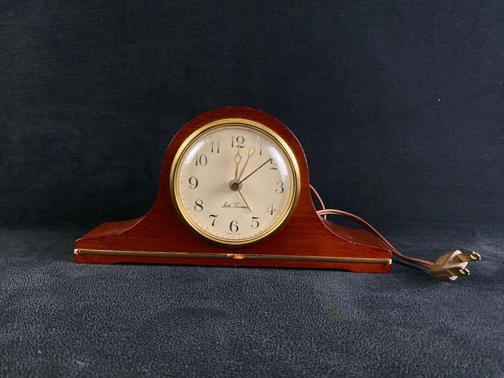 Seth Thomas Mid-Century Mantle Clock (1 of 4)