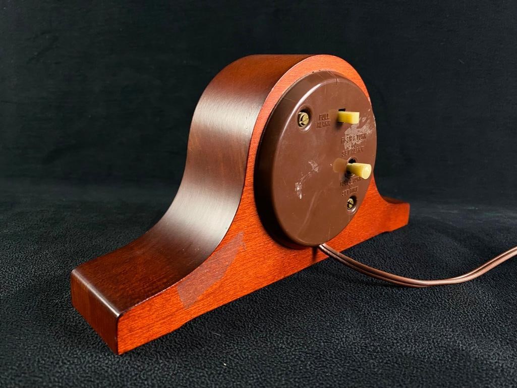 Seth Thomas Mid-Century Mantle Clock - 3