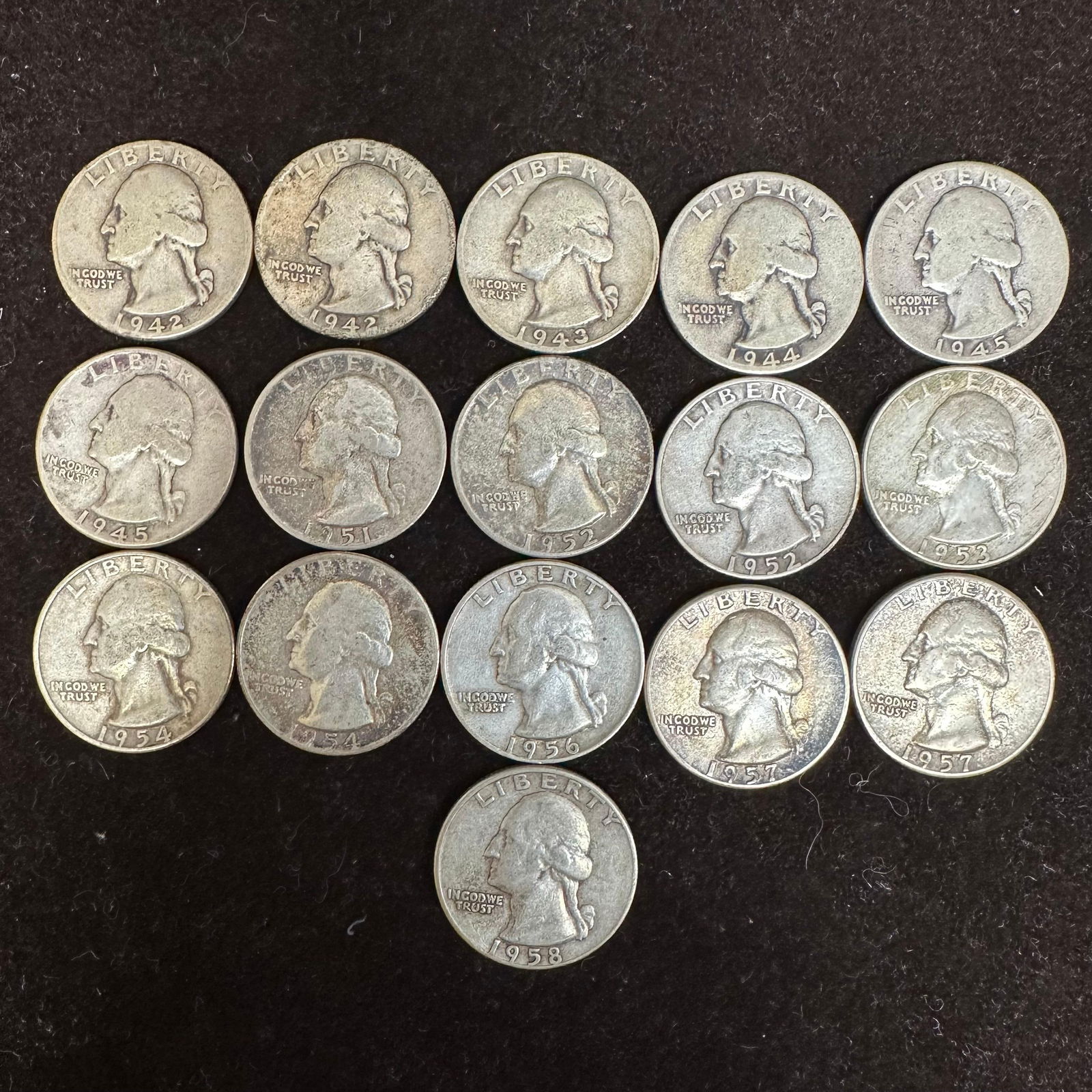 Lot of 16 Sixteen Silver Washington Quarters K98 (1 of 4)