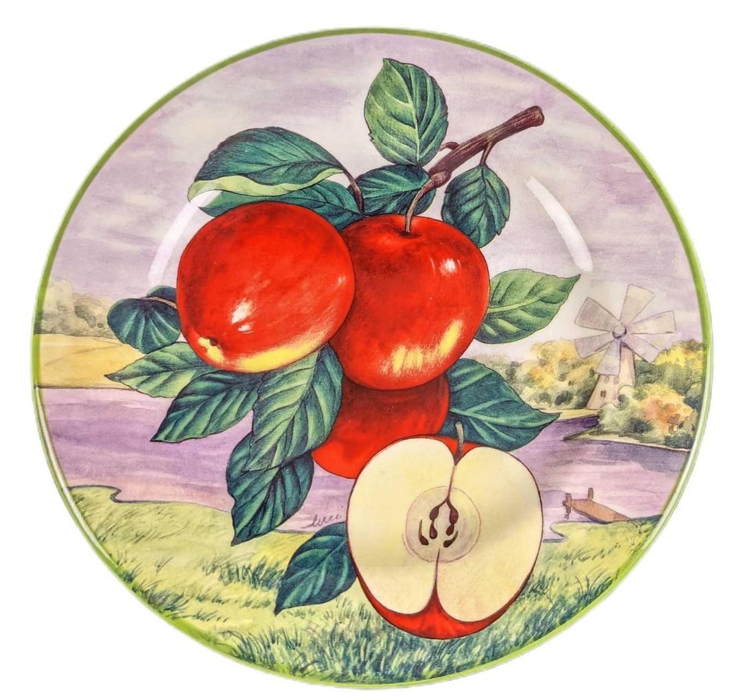 Vintage Villa D'este Italian Apple Plate: Vintage Villa D'este Italian Apple Plate. Made of fine china. Is approx 8 1/2" and in a good, vintage condition with light crazing on the front. Please see images as they are part of the description.