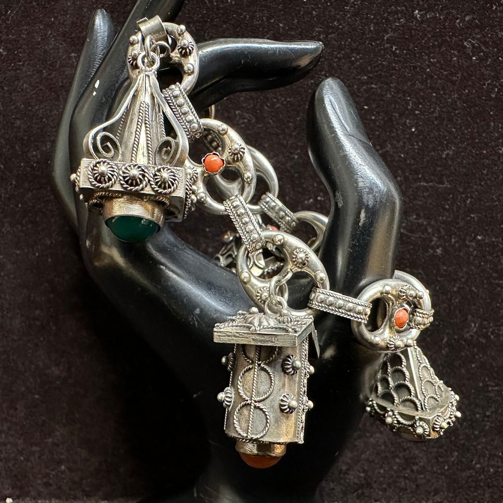 Etruscan Revival Style 800 Silver Puff Mariner Chain Black Onyx Carnelian R15: This item is in good pre-owned, previously used/displayed condition with noticeable light wear and surface scratches. Please reference all photos for full details. This piece of jewelry has been teste