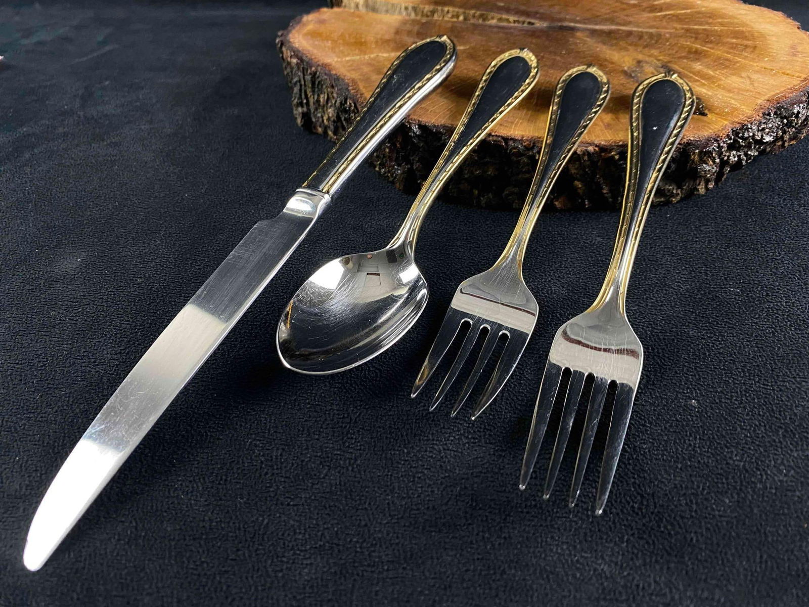WATERFORD 4 Pc Setting Powerscourt Stainless Gold Accent Flatware (JB): This retired in 2011 4 pc Waterford set is used but in very good condition with zero gold loss includes the following: 1: French Hollow Knife 9 5/8" 1: Individual Salad Fork 7 1/8" 1: