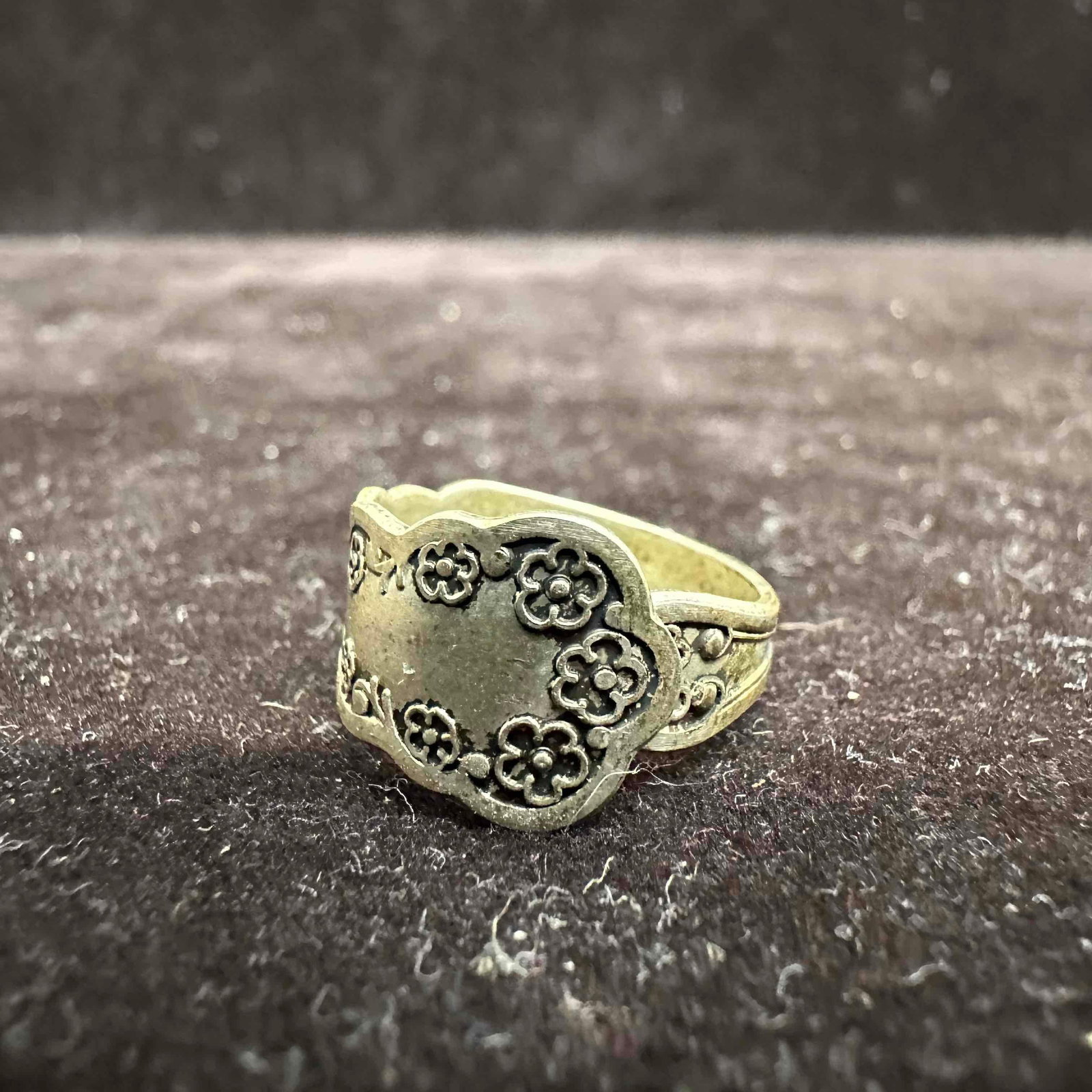 Signed L Vernon Sterling Silver 925 Adjustable Ring: This item is in good pre-owned, previously used/displayed condition with noticeable light wear, and surface scratches. Please reference all photos for full details. This piece of jewelry has been