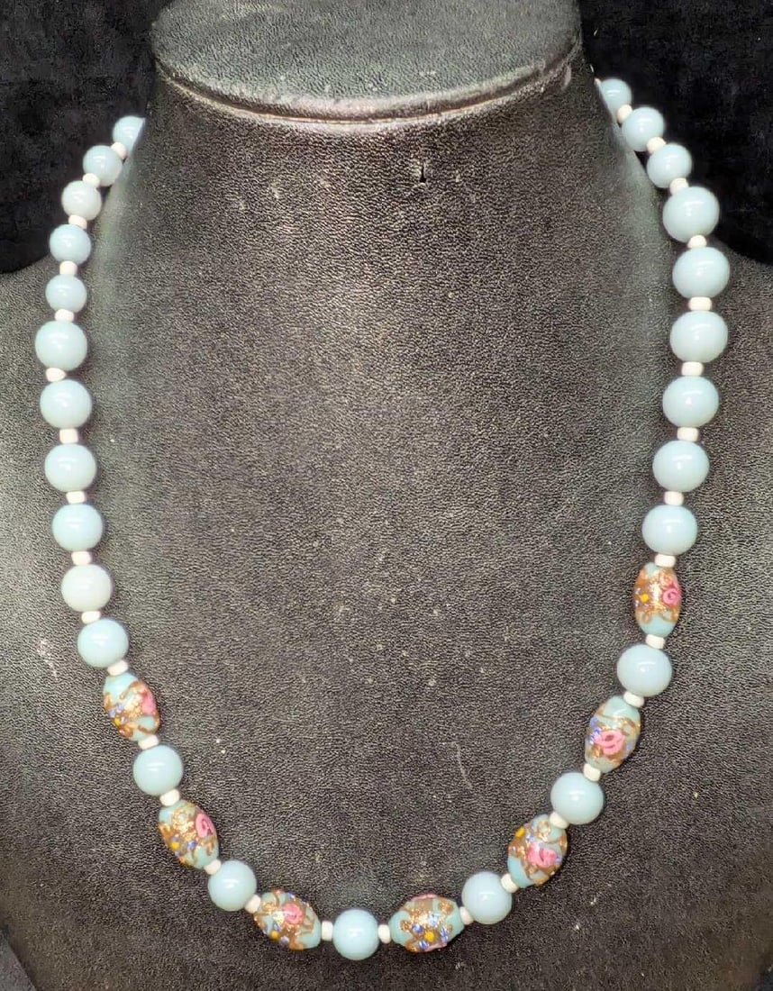 Vintage Italian Murano Blue And Gold Art Glass Bead Necklace RR: Vintage Italian Murano Blue And Gold Art Glass Bead Necklace RR. Glass beads with hand painted designs. Is approx 20" and it weighs 0.07lb.