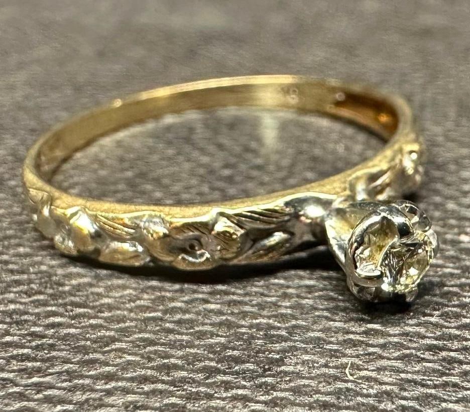 Vintage 10k Gold .07 ct Solitaire Ring (1 of 3)