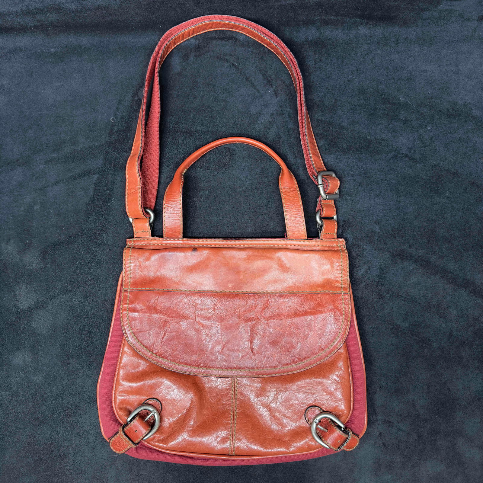 Fossil Red Orange Leather Canvas Purse Handbag: Fossil Red Orange Leather Canvas Purse Handbag. Vintage Fossil genuine leather handbag. Features a should strap and handle. Six pocket comparments for easy storage. Light stains noticed on the bag.