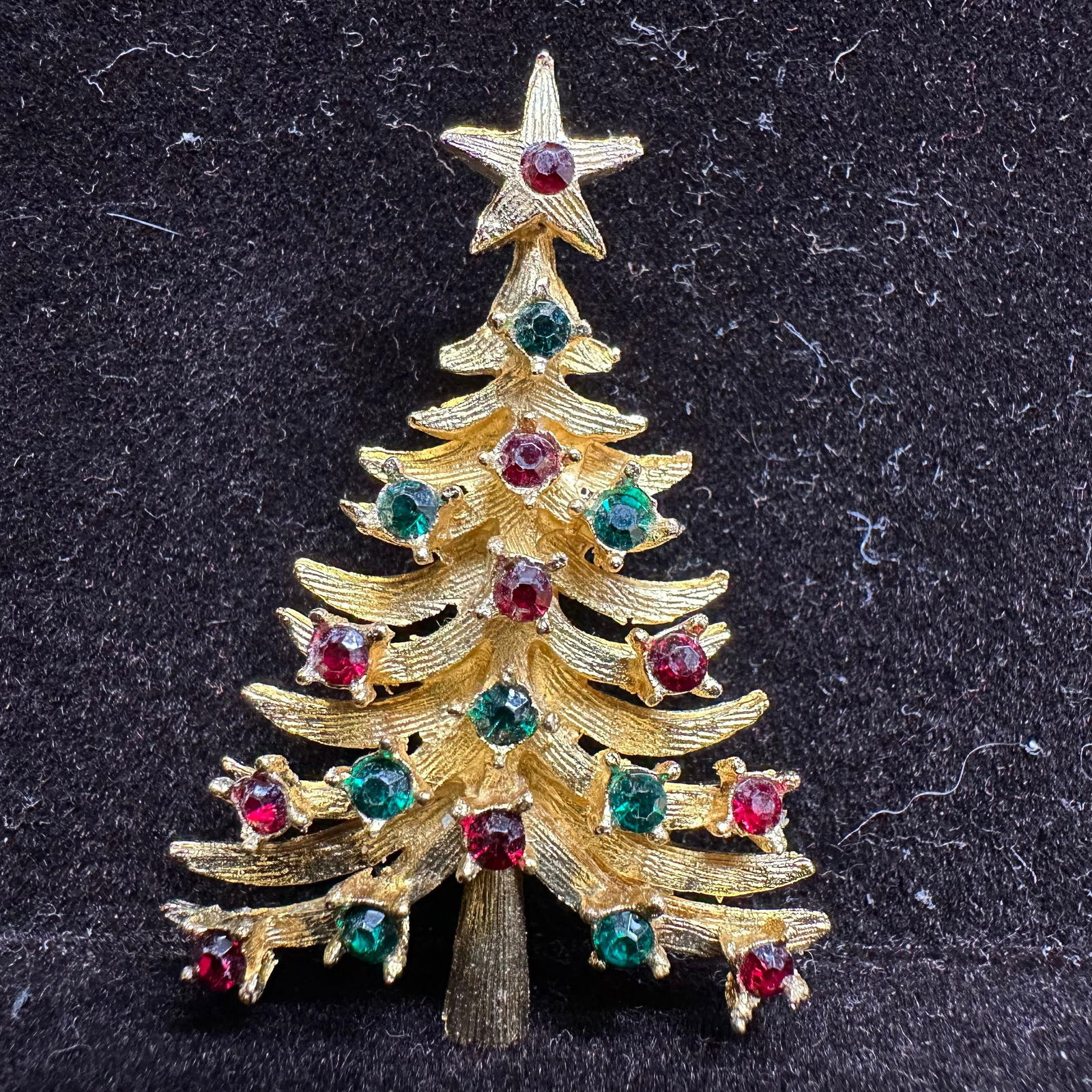 Vintage Christmas Tree Brooch MYLU Rhinestones Gold Tone: MYLU hallmark brooch features rhinestone accents. This item is in good pre-owned, previously displayed condition with light wear and surface scratches. Please reference all photos for full details. B