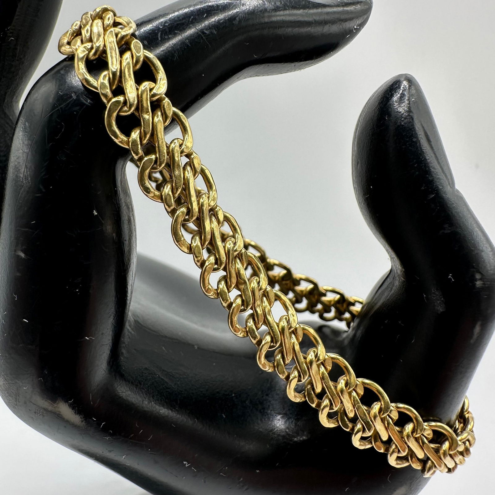 18K Milor Italy Gold 750 Bracelet W31: This item is in good pre-owned, previously used/displayed condition with noticeable light wear and surface scratches. Please reference all photos for full details. This piece of jewelry has been teste