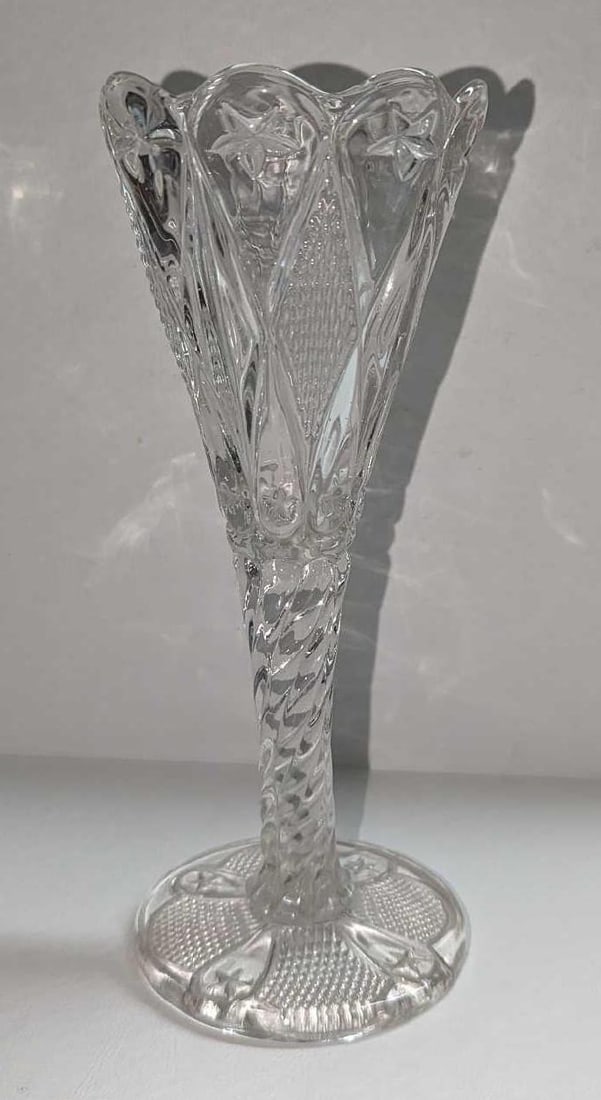Vintage Diamond Pattern 9" Vase - 4