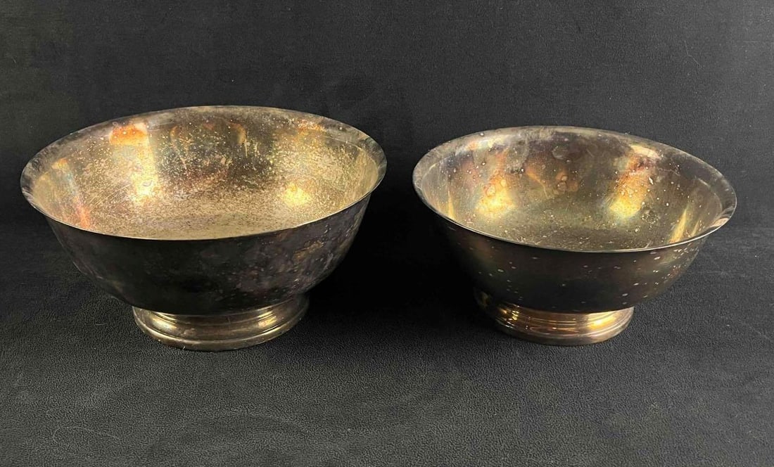Vintage Silver Plated Footed Bowl Set Gorham: Vintage Silver Plated Footed Bowl Set Gorham This is a 2pc silver plated bowl set. One bowls brand is unknown but the other bowl is Gorham no. YC780. These bowls are in fair condition with tarnish and