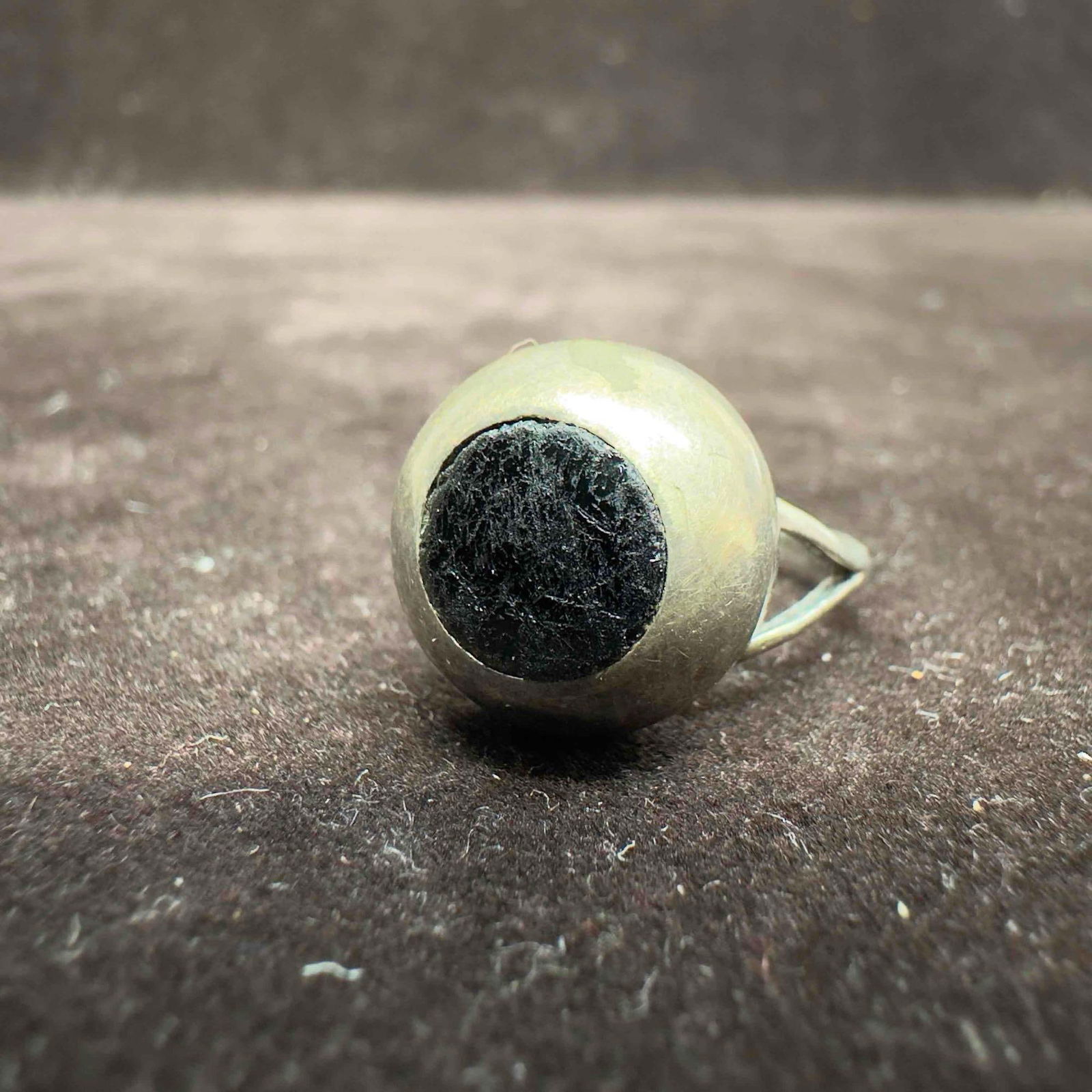 Black Onyx Round Circle Setting Sterling Silver Ring 925: This item is in good pre-owned, previously used/displayed condition with noticeable light wear, and surface scratches. Please reference all photos for full details. This piece of jewelry has been