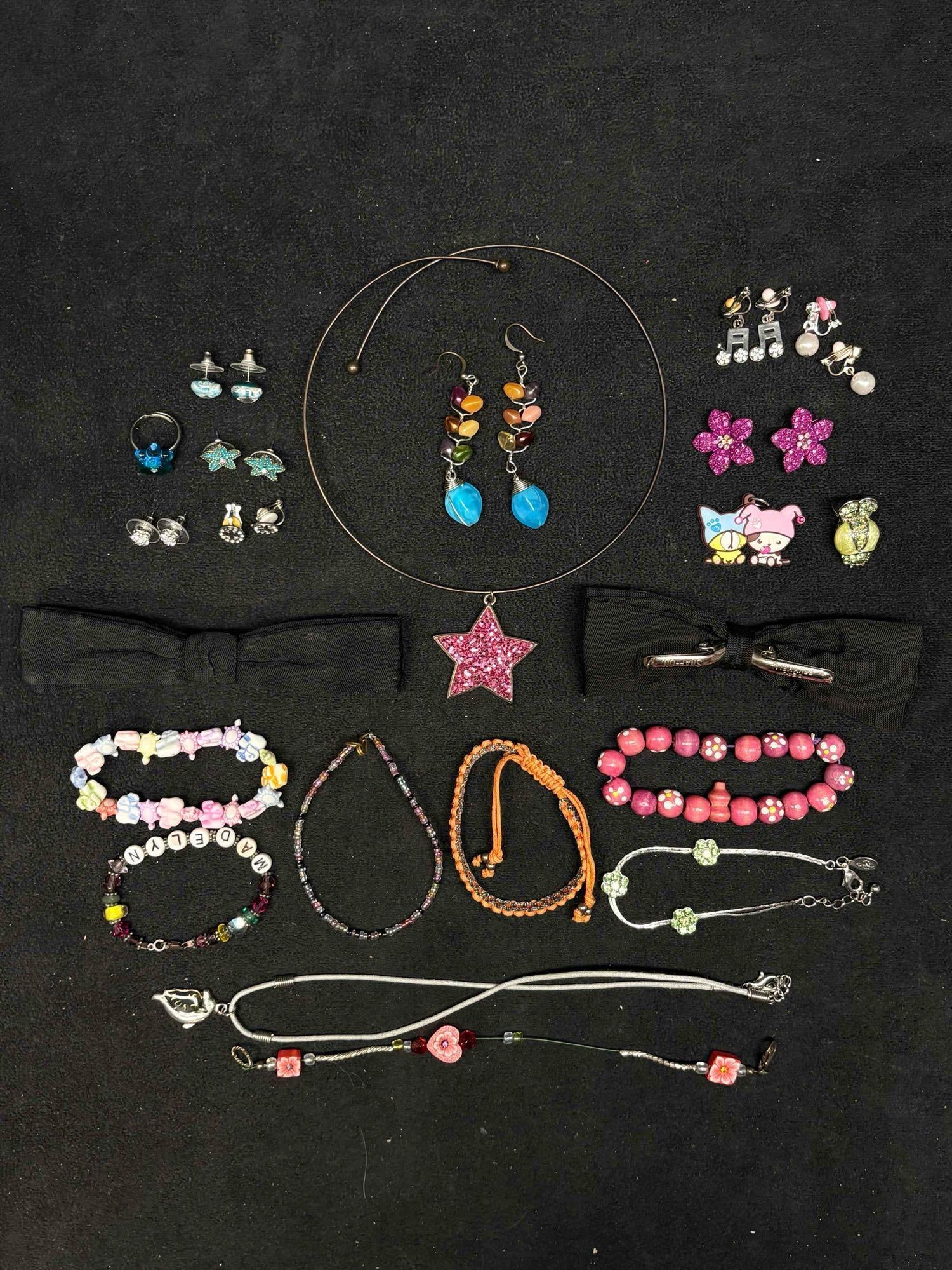 22pc Playful v2 Mixed Costume Jewelry Lot (1 of 5)