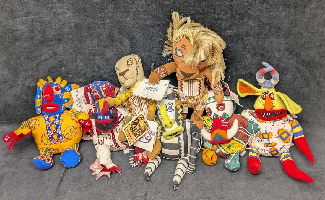 Disney The Lion King Stage Show Bean Bags Set Of 7: Disney The Lion King Stage Show Bean Bags Set Of 7. These all come in a bag that is approx 15" x 13" x 3" and it weighs 2.90lbs. The bean bag dolls have some light signs of wear. 