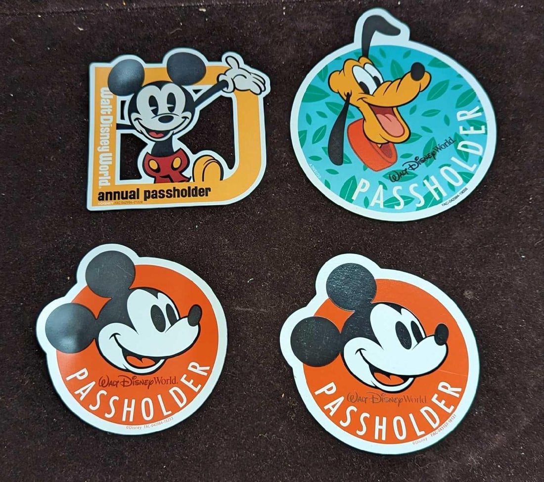 4 Disney Mickey Mouse & Pluto Passholder Magnets: 4 Disney Mickey Mouse & Pluto Passholder Magnets. It comes with two Mickey Mouse (heads), Pluto, and Waving Mickey Mouse magnets. The lot is approx 5" x 1/8" x 5 3/8" and it weighs 0.15lb. One of the