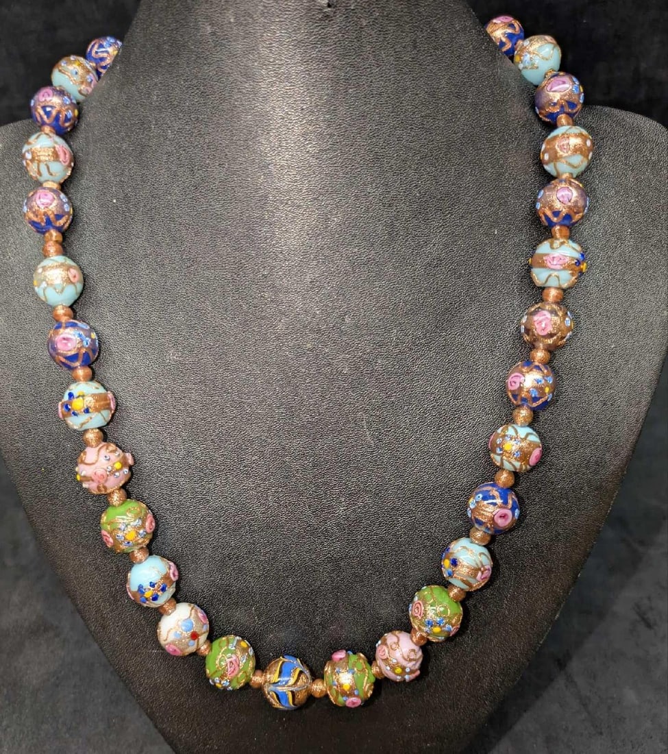 Vintage Italian Murano Colorful Art Glass Bead Necklace GGGGG: Vintage Italian Murano Art Glass Bead Necklace GGGGG Colorful glass beads with hand painted designs. This is approx 26" and it weighs 0.33lb.
