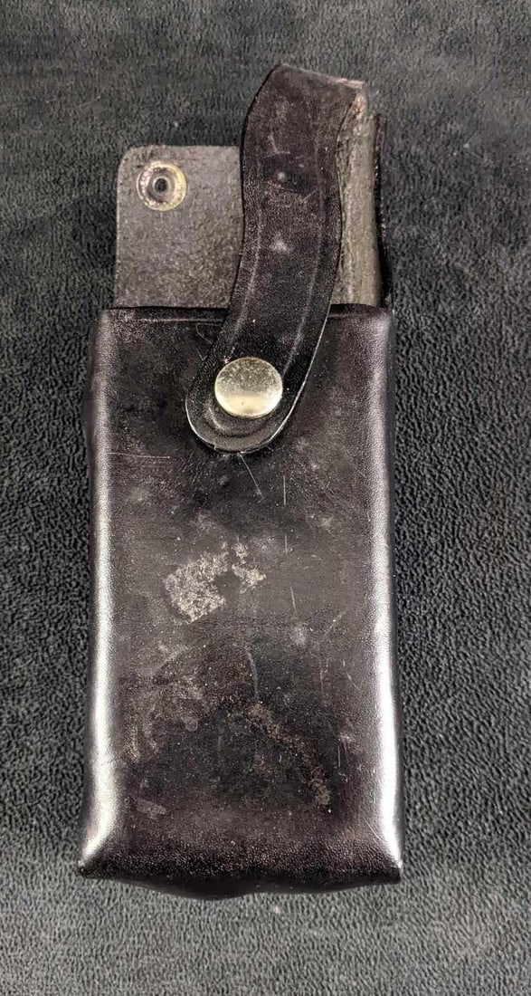 Leather Case Police Walkie Talkie Case Black Leather: Leather Case Police Walkie Talkie Case Black Leather This leather walkie-talkie case is for a vintage police-sized walkie-talkie. This case is in good condition with little wear. 8in long, 3in