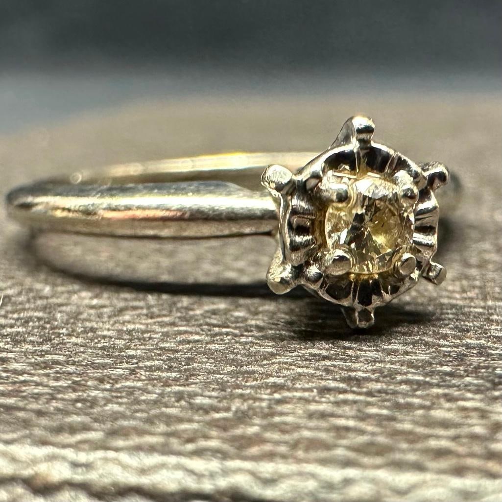 10k White Gold Diamond Solitaire Ring - 3