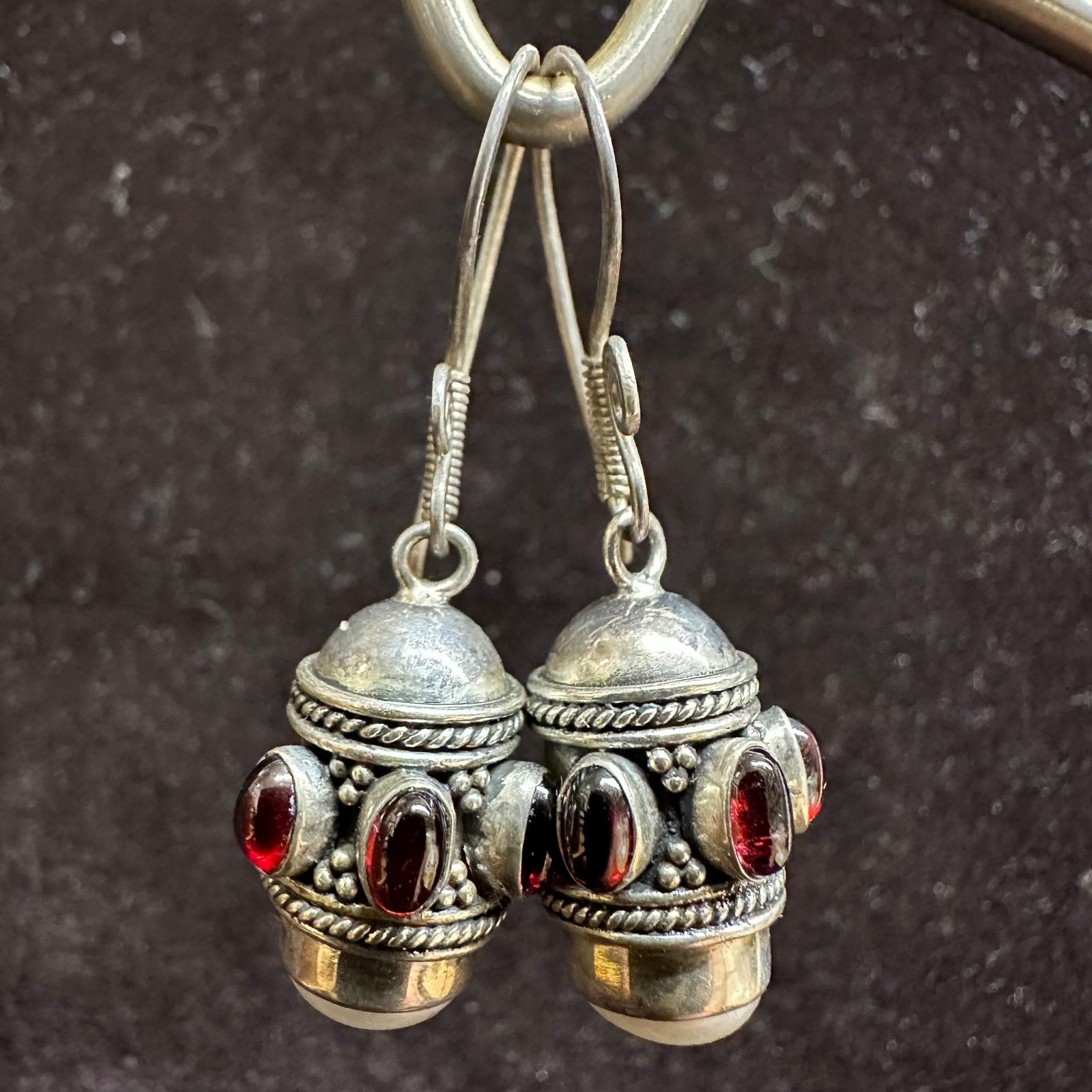 Red Garnet Faux Pearl Accent Silver Dangle Earrings V34: This item is in good pre-owned, previously used/displayed condition with noticeable light wear and surface scratches. Please reference all photos for full details. This piece of jewelry has been teste