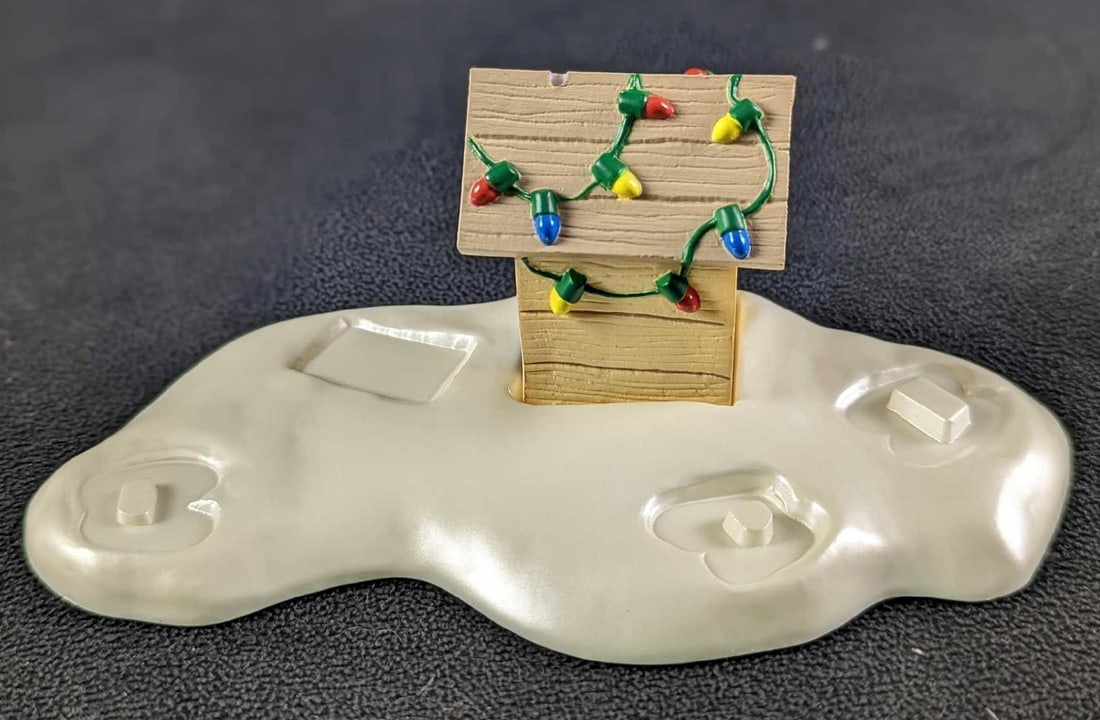 Hallmark Woodstock On Doghouse Display Piece: Hallmark Woodstock On Doghouse Display Piece. Was made to display other Peanuts character figurines that were sold separately. The display piece is approx 6" x 3" x 2 1/2". Comes with Woodstock