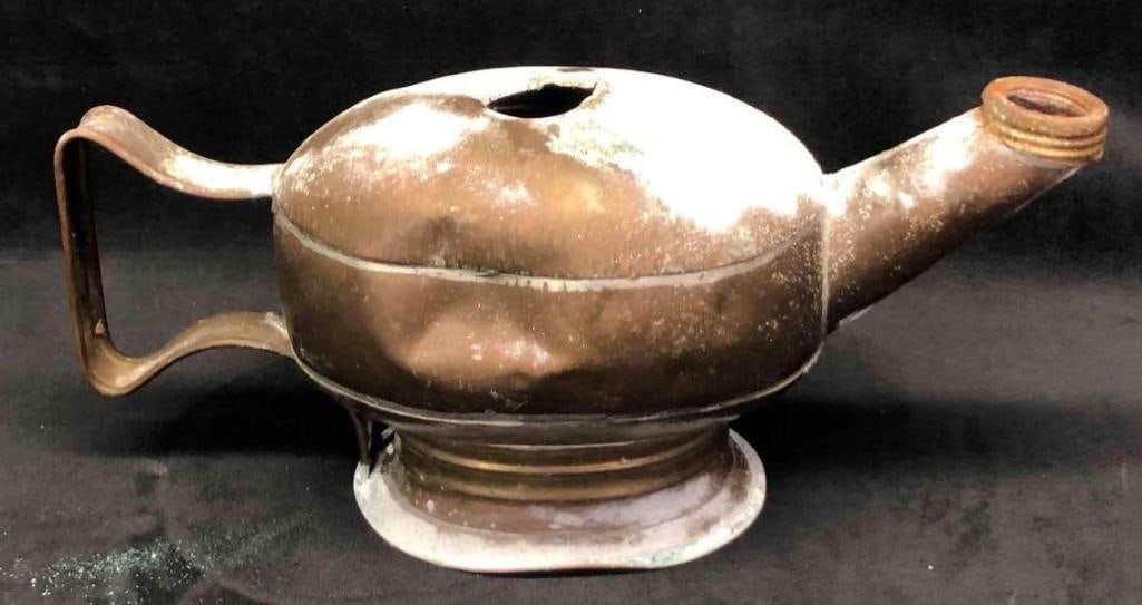 Antique Aladdin Genie Oil Lamp Missing Glass Shade: Antique Aladdin Genie Oil Lamp Missing Glass Shade. The lamps is missing the glass shade and adapter piece. It is approx 12 1/2" x 4" x 5 1/4" and weighs about 0.7lbs. The lamp is in average used