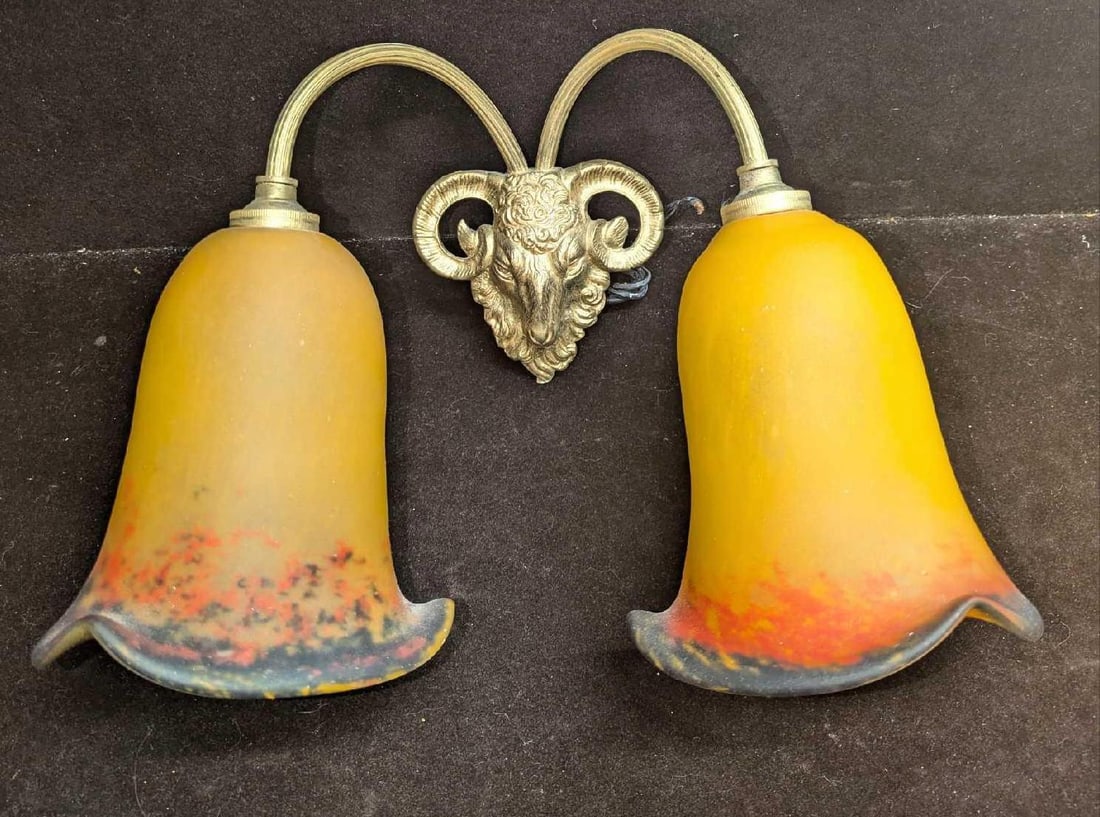 Vintage Art Nouveau Daum Style Wall Sconce A: Vintage Art Nouveau Daum Style Wall Sconce A. This is approx 14" x 7" x 8 3/4" and the weight is 2.10lbs. Untested. The glass has some light scratches and some markings. Does not appear to have any