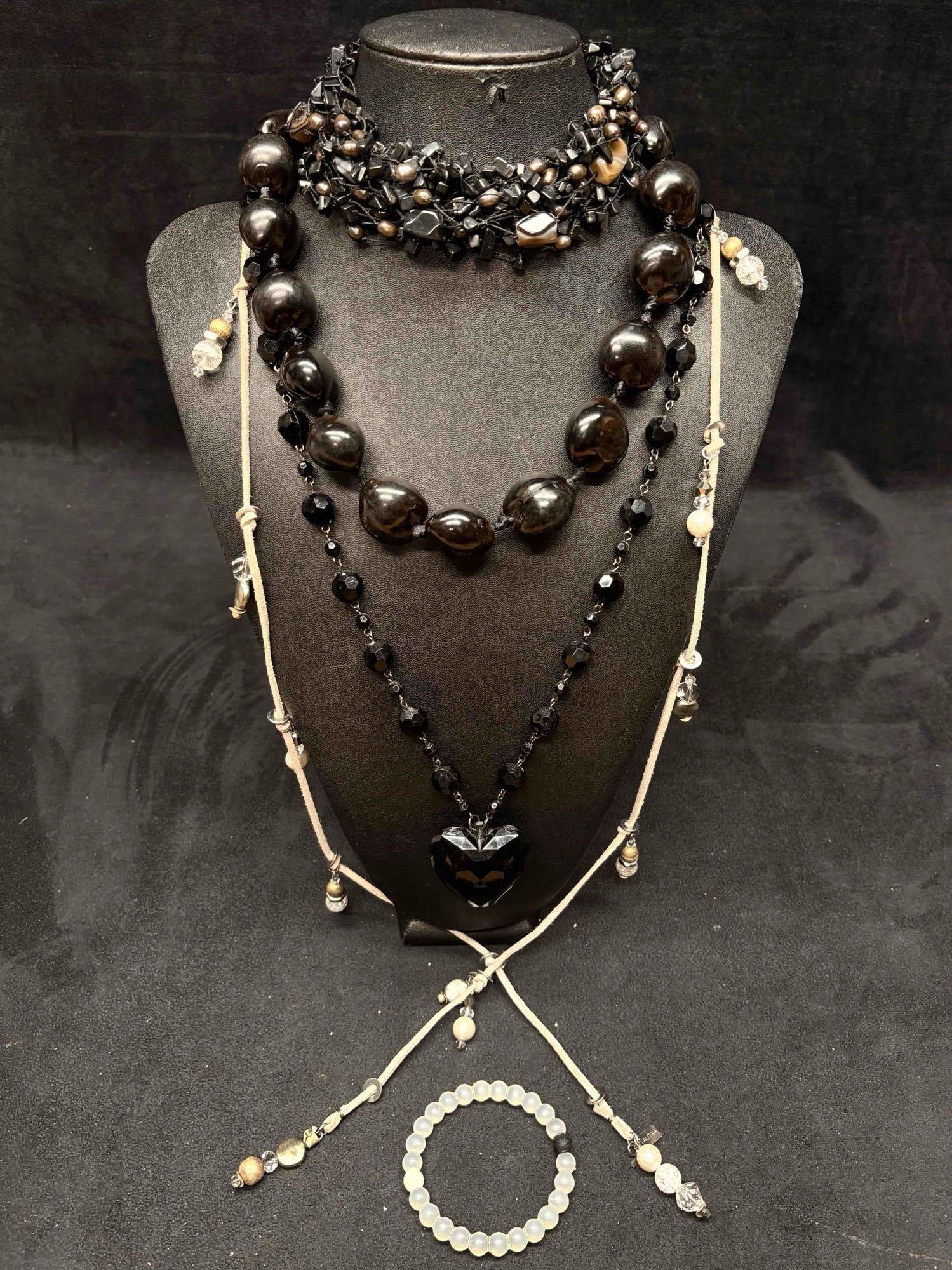 5pc Glossy Black Tonka Bean Themed Mixed Costume Jewelry Lot: This lot contains 5 pieces of costume jewelry, all of which in overall good condition with minor flaws due to age and use. Please refer to the images provided for full context of the lot's