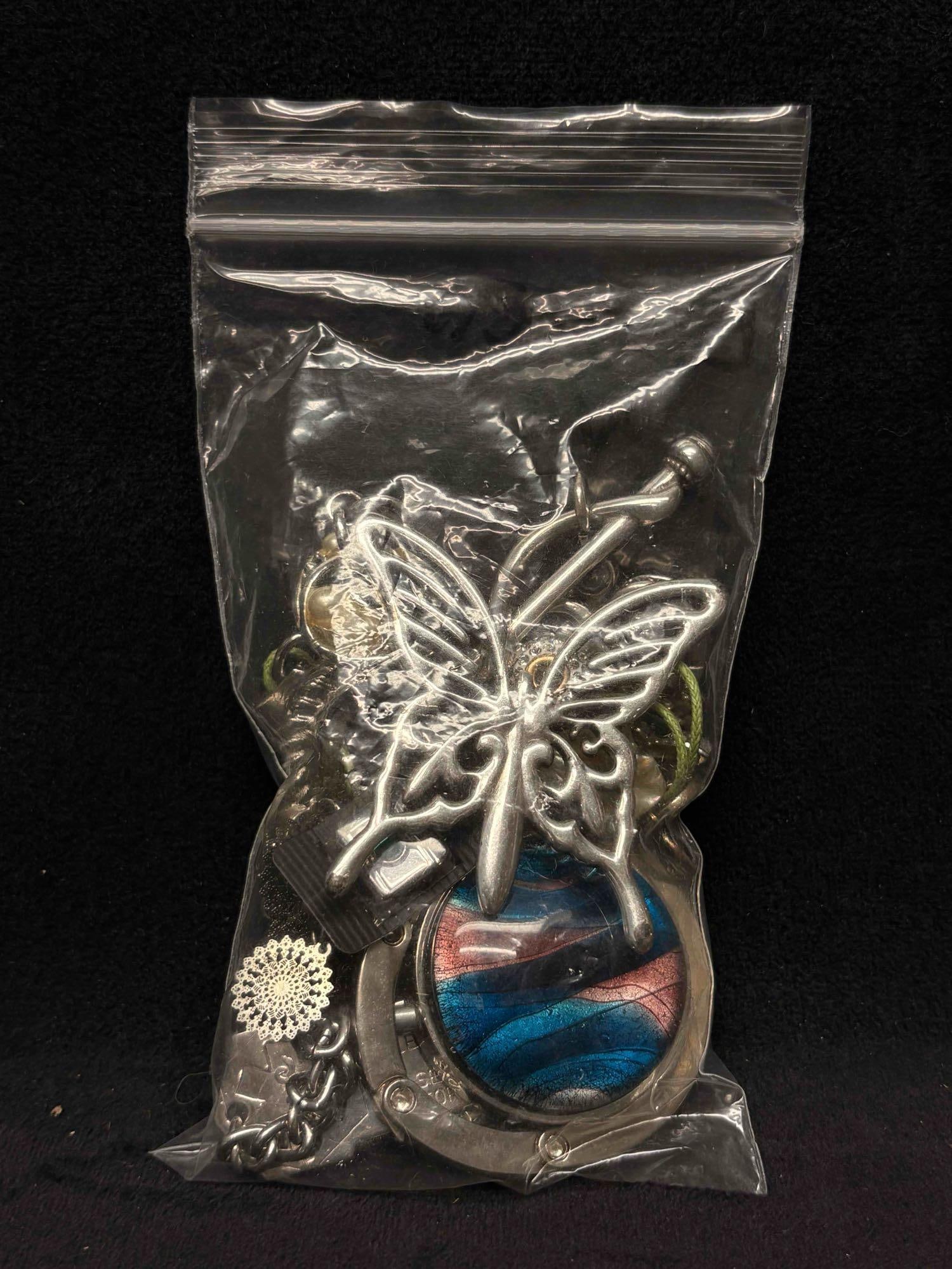 5.3 OZ MISC Silver and Cool Toned Charms Beads and Broken Jewelry: This lot contains loose and/or broken pieces of costume jewelry, charms, buttons, beads, etc. All of which in overall good condition for crafting with minor surface due to age and use. Please refer