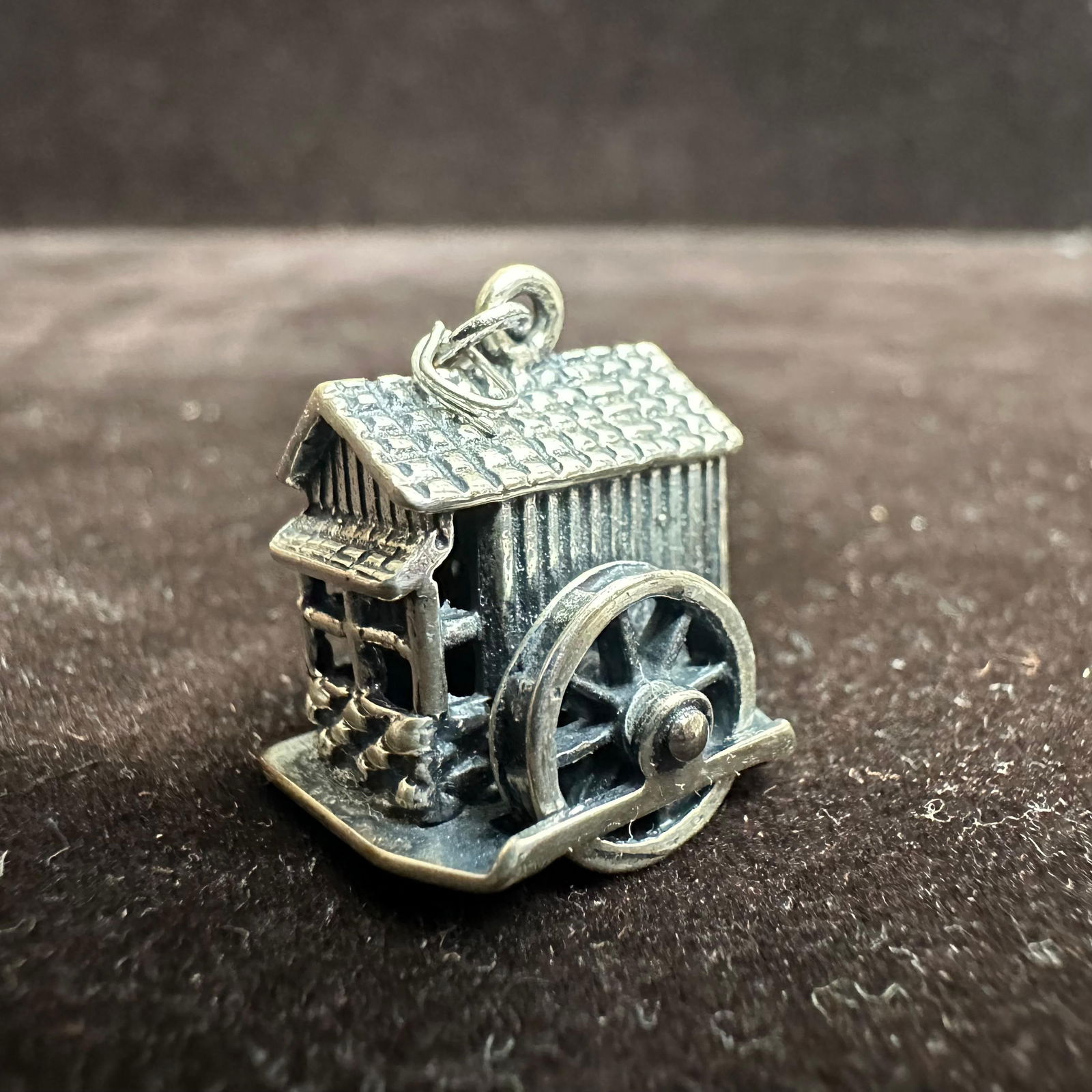 Beau Sterling Water Wheel Moveable House 925 Charm Q66: This item is in good pre-owned, previously used/displayed condition with noticeable light wear and surface scratches. Please reference all photos for full details. This piece of jewelry has been