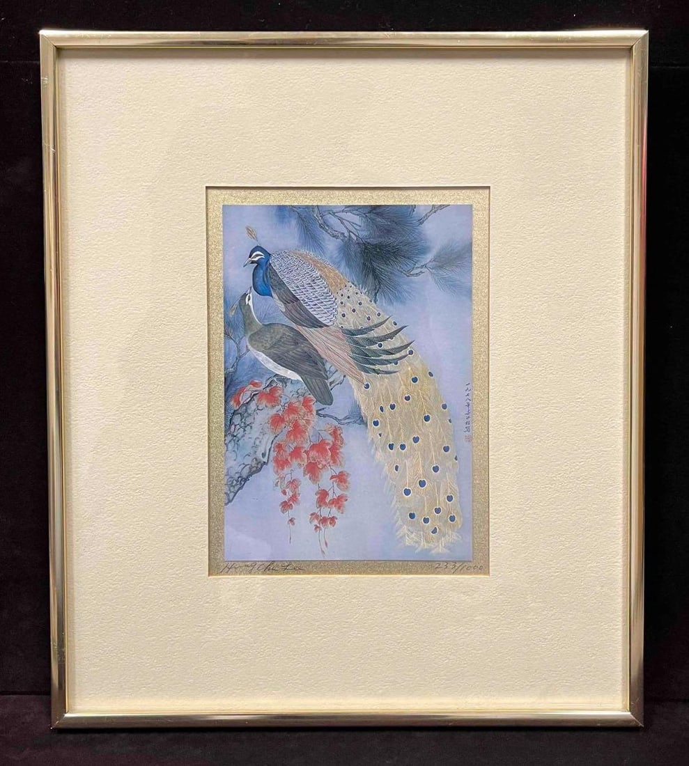 Signed & Numbered Hung Chu Lee Print Peacock Scene 233/1000: This lot contains a Signed & Numbered Hung Chu Lee Print Peacock Scene 233/1000. The frame is approx 14 1/4" x 12 1/4" while the print is approx 7 1/4" x 5 1/4". Total weight is approx 2.5lbs.